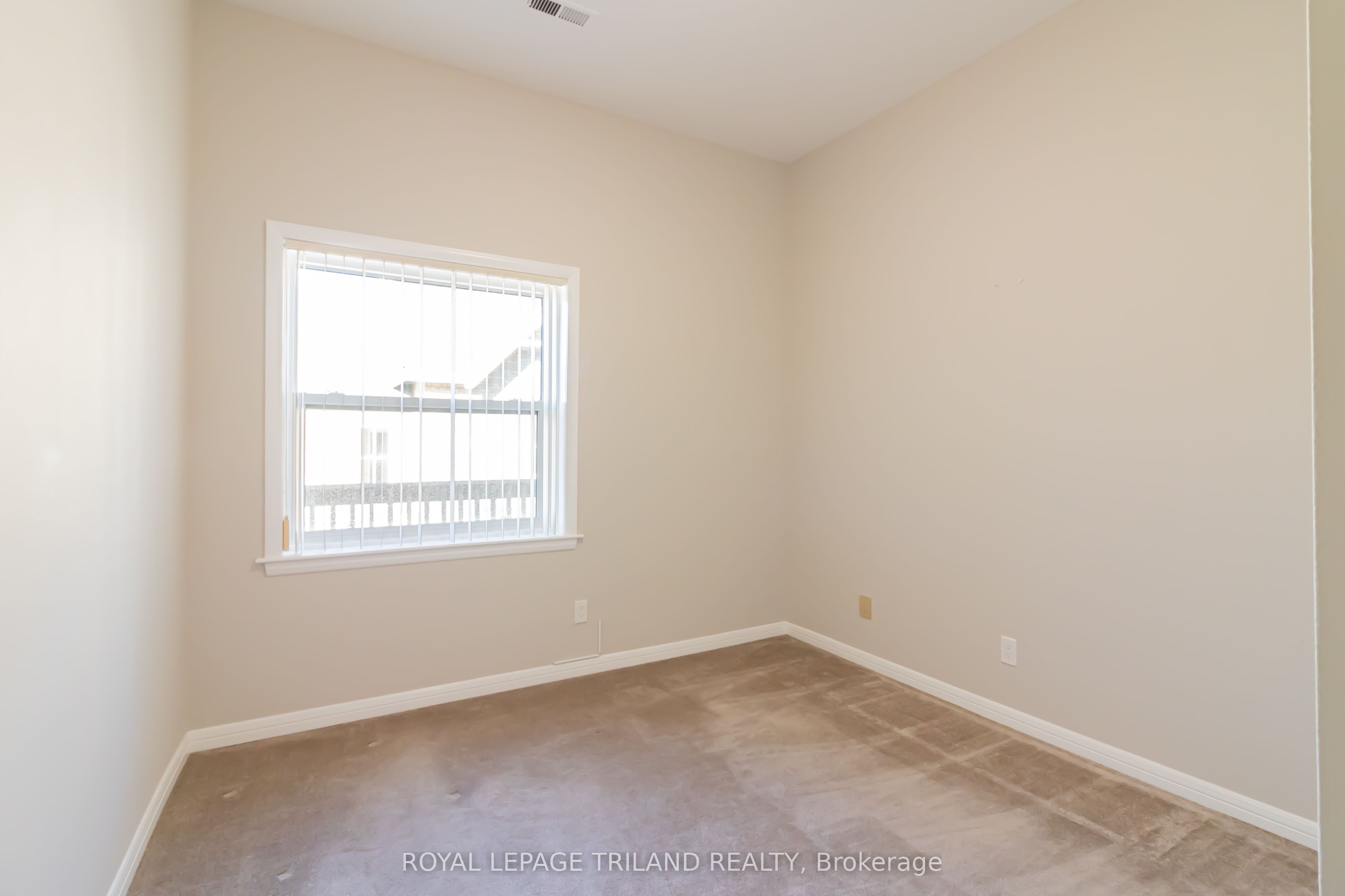 613 Wellington Street Upper Property Photo 7