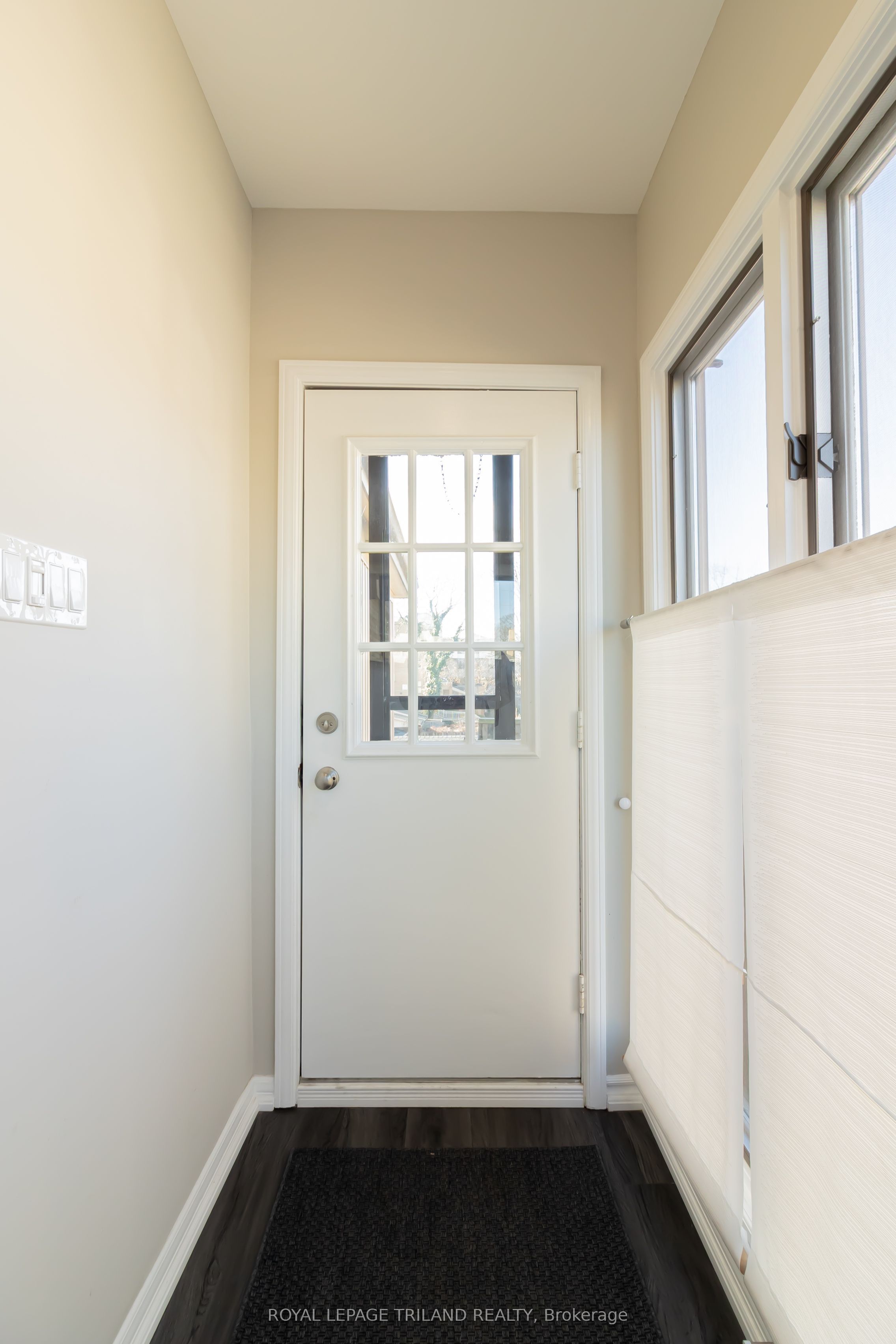 613 Wellington Street Upper Property Photo 12