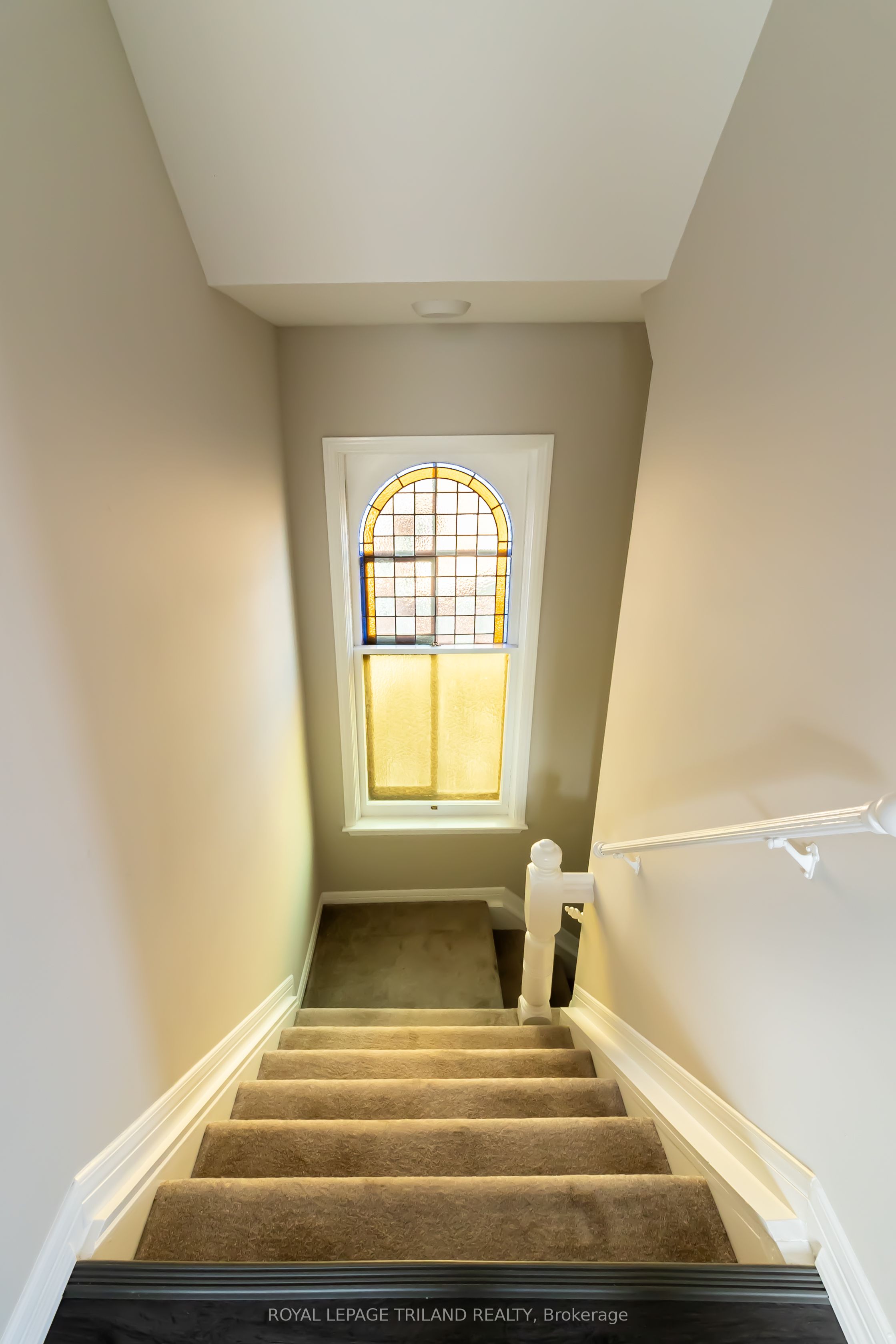 613 Wellington Street Upper Property Photo 13