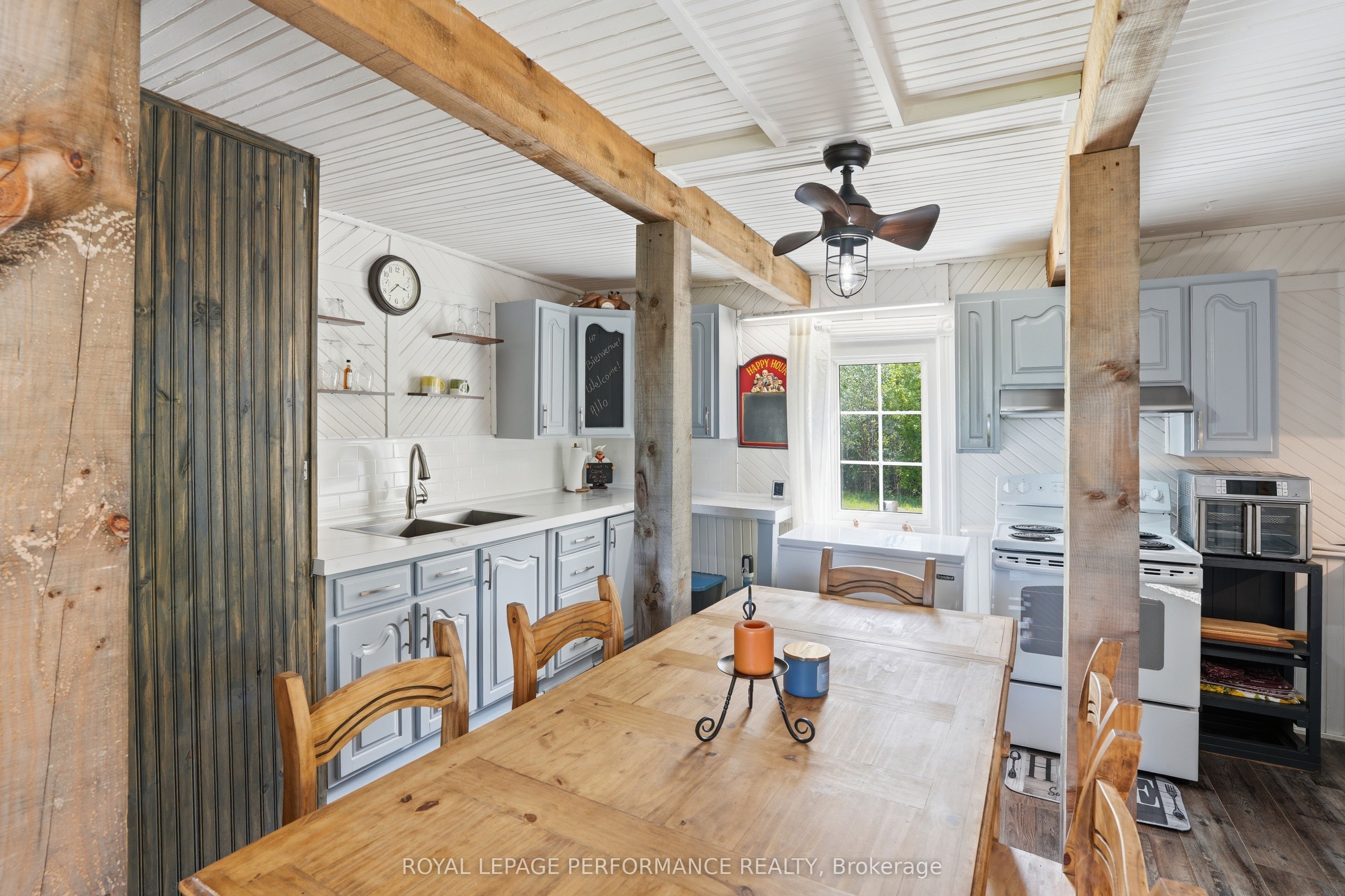 961 Boundary Road Property Photo 6