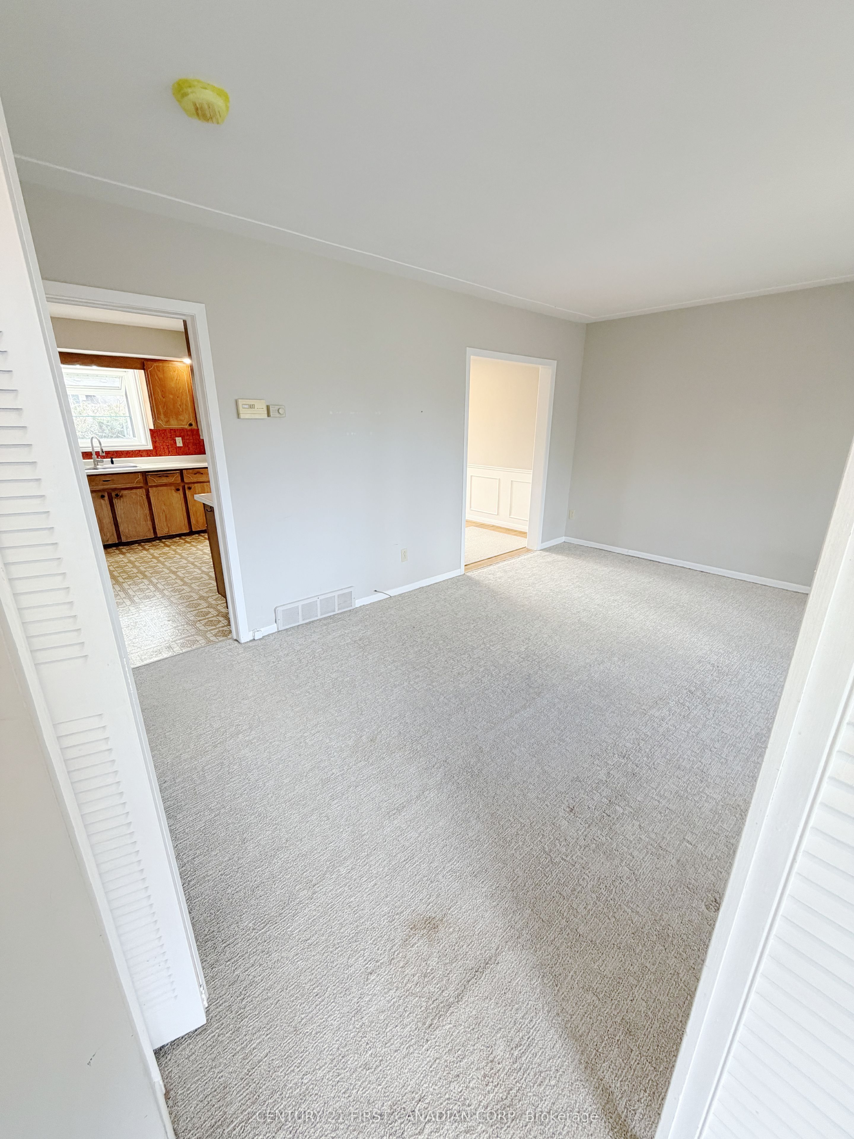 711 Algoma Avenue Upper Level Property Photo 2