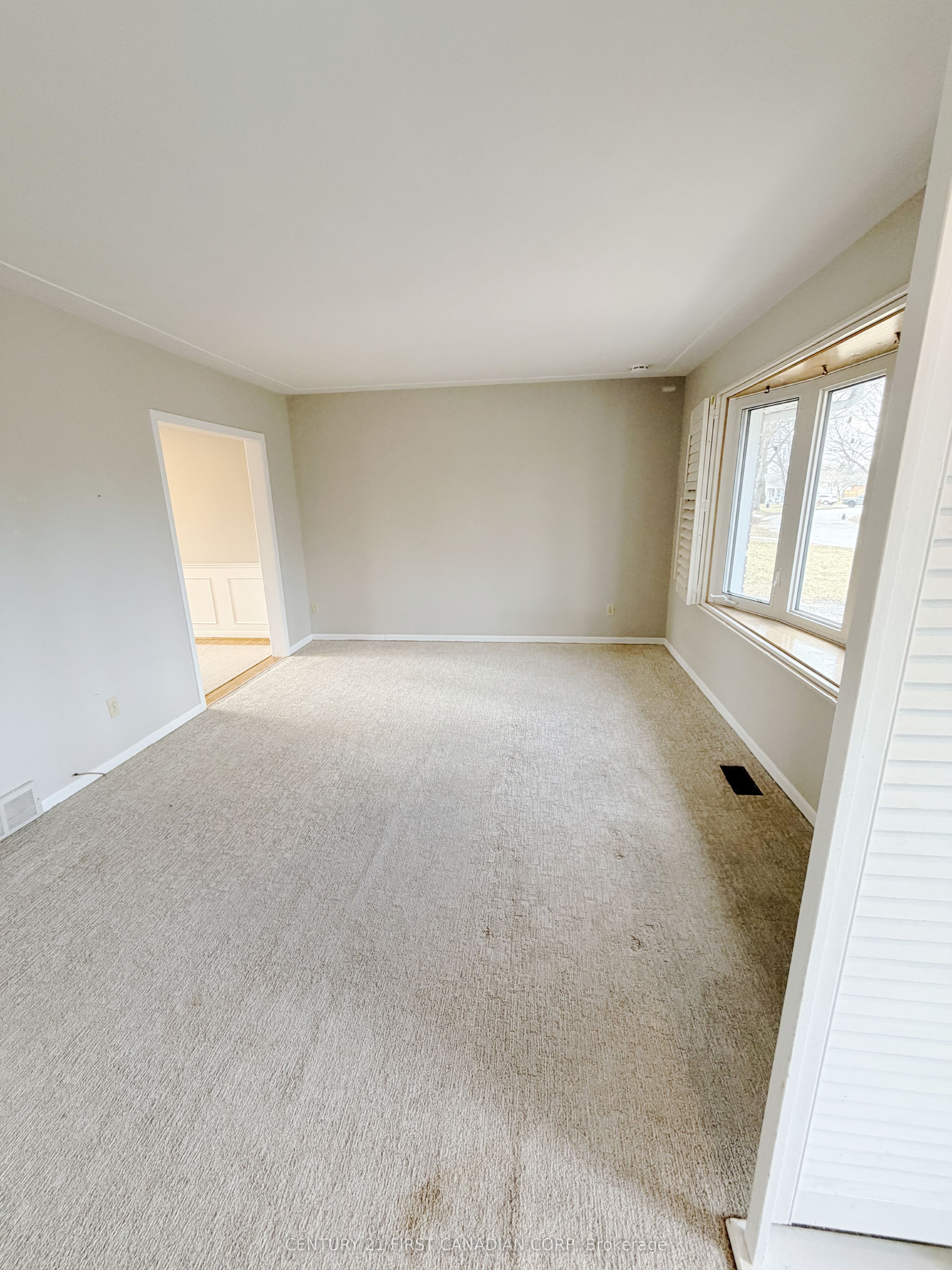 711 Algoma Avenue Upper Level Property Photo 3