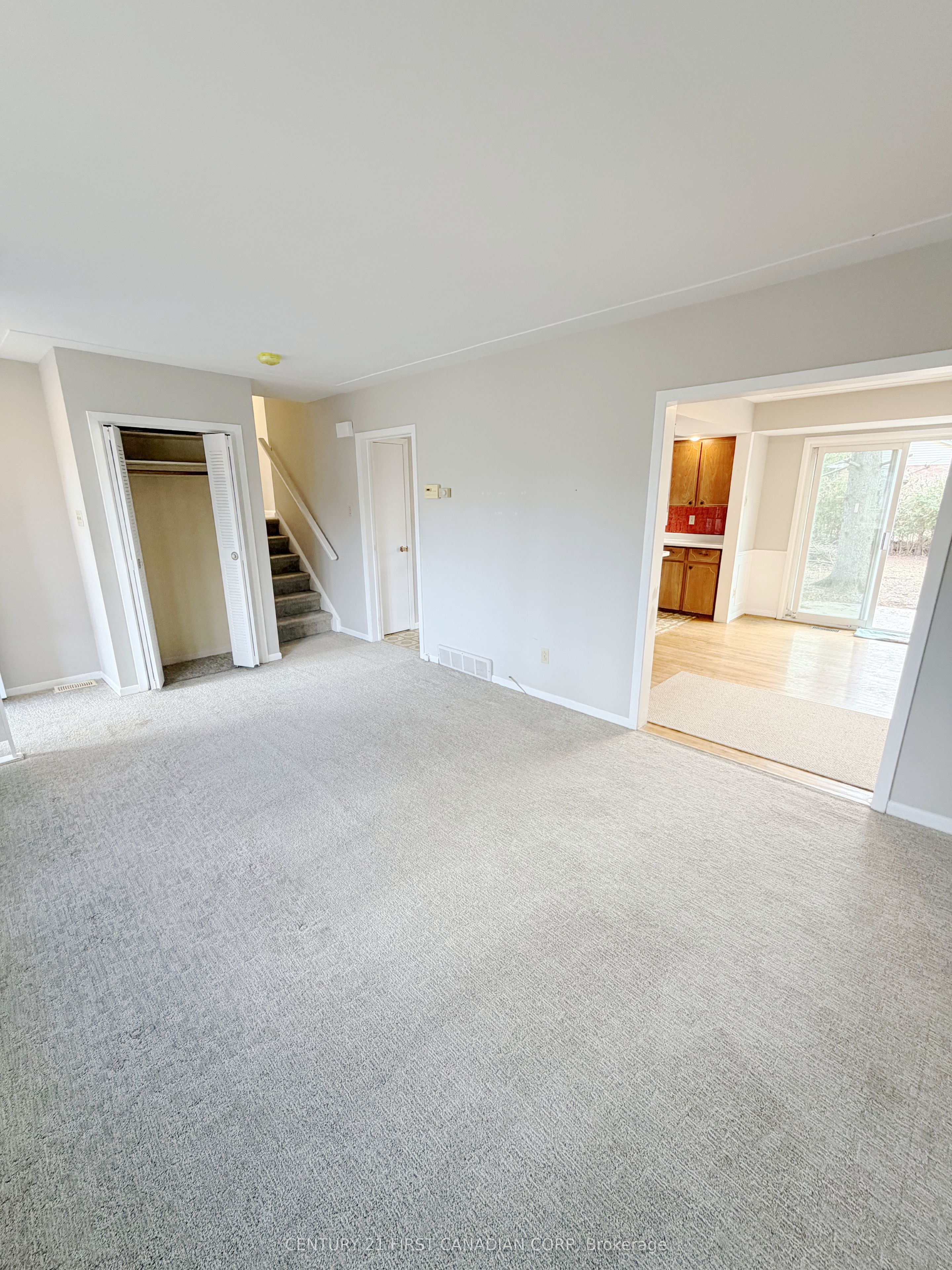 711 Algoma Avenue Upper Level Property Photo 4