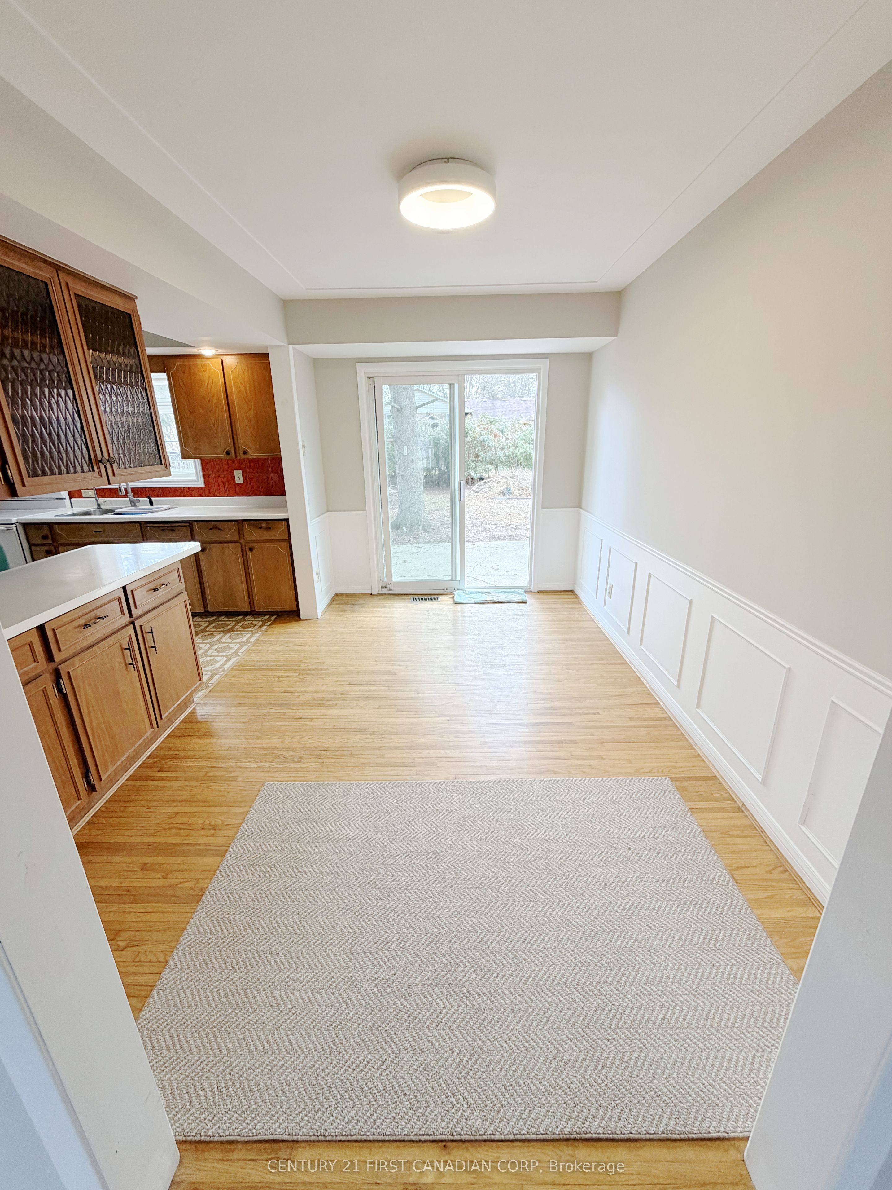 711 Algoma Avenue Upper Level Property Photo 5