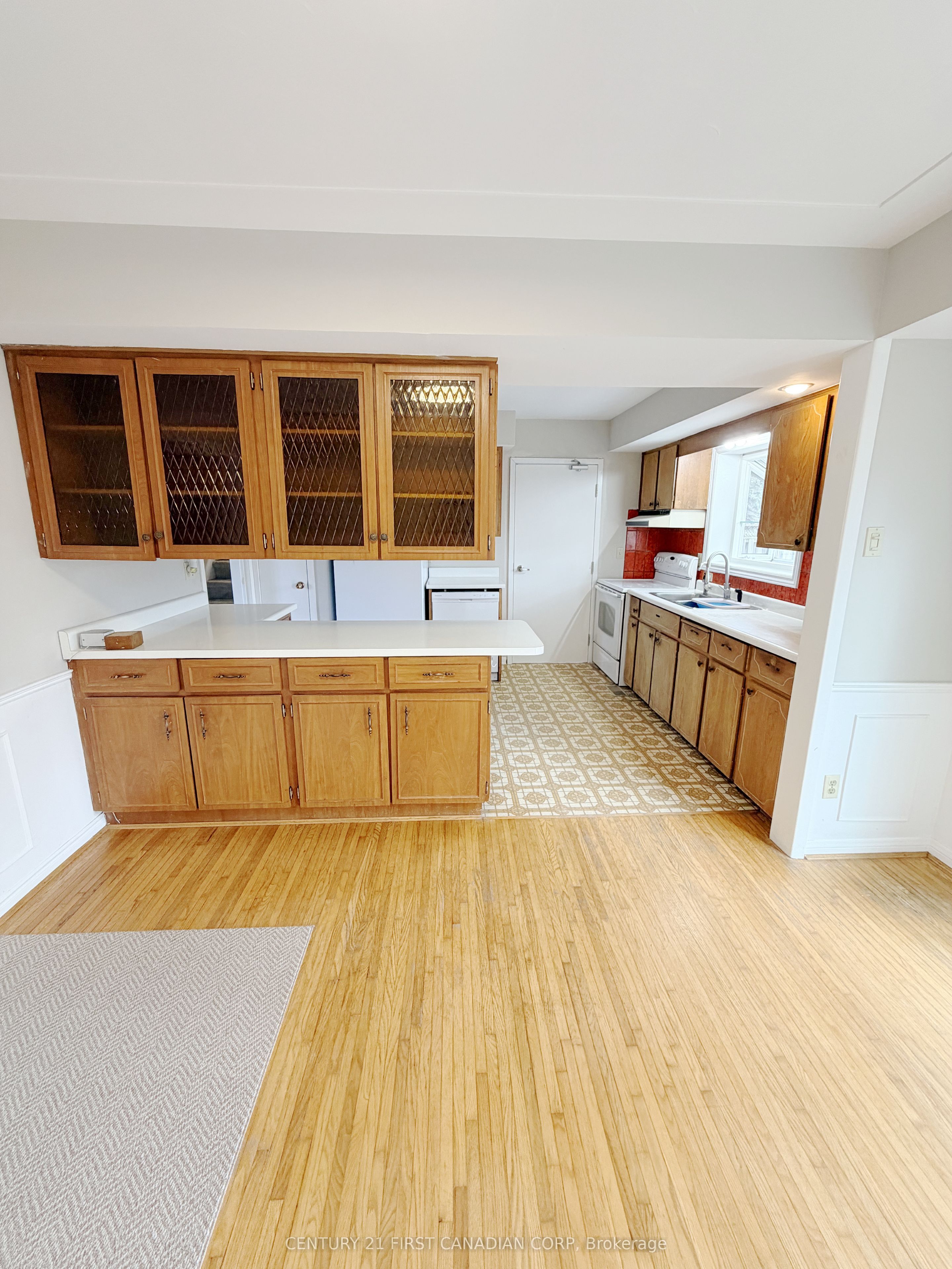 711 Algoma Avenue Upper Level Property Photo 6