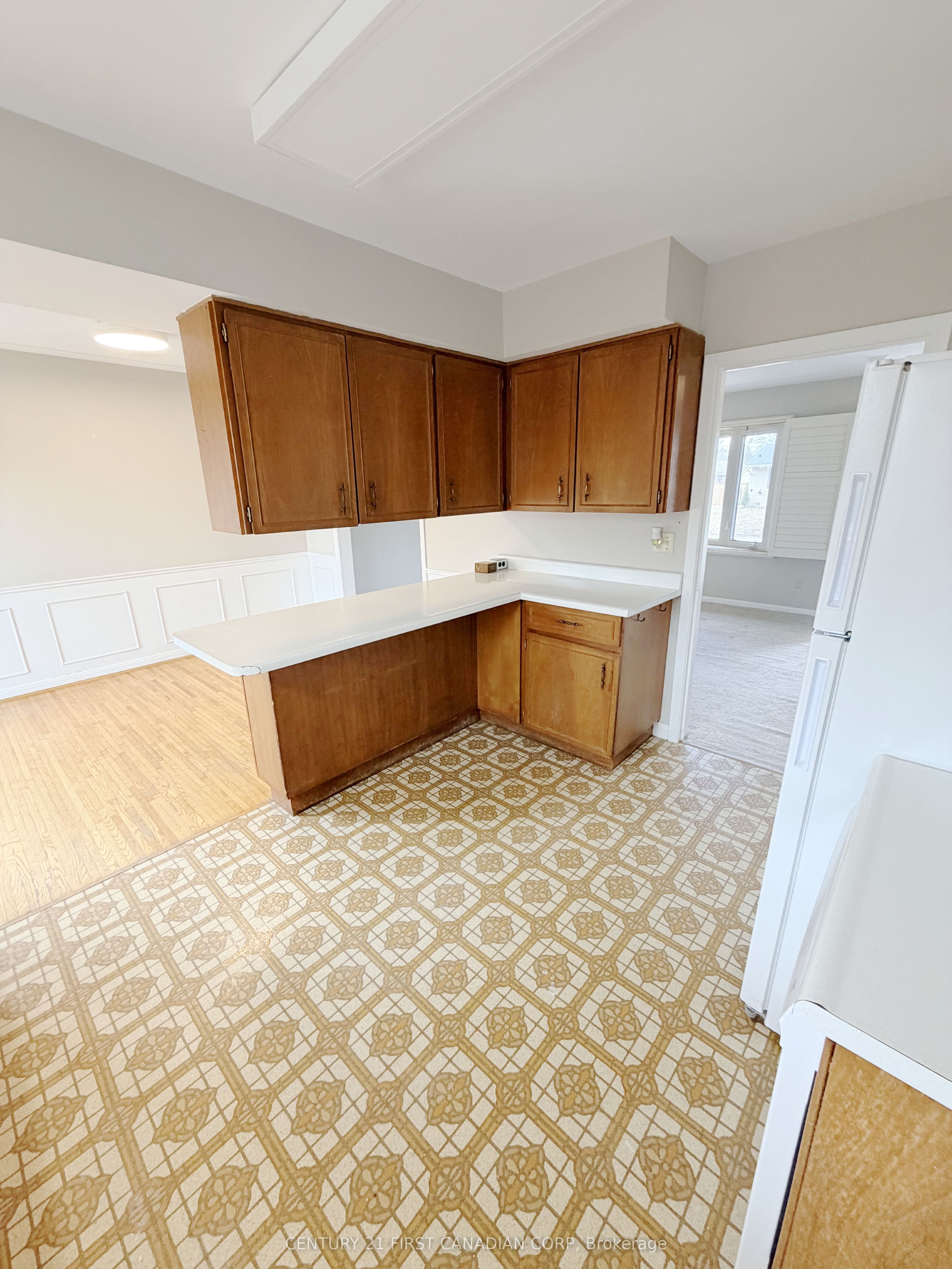 711 Algoma Avenue Upper Level Property Photo 7