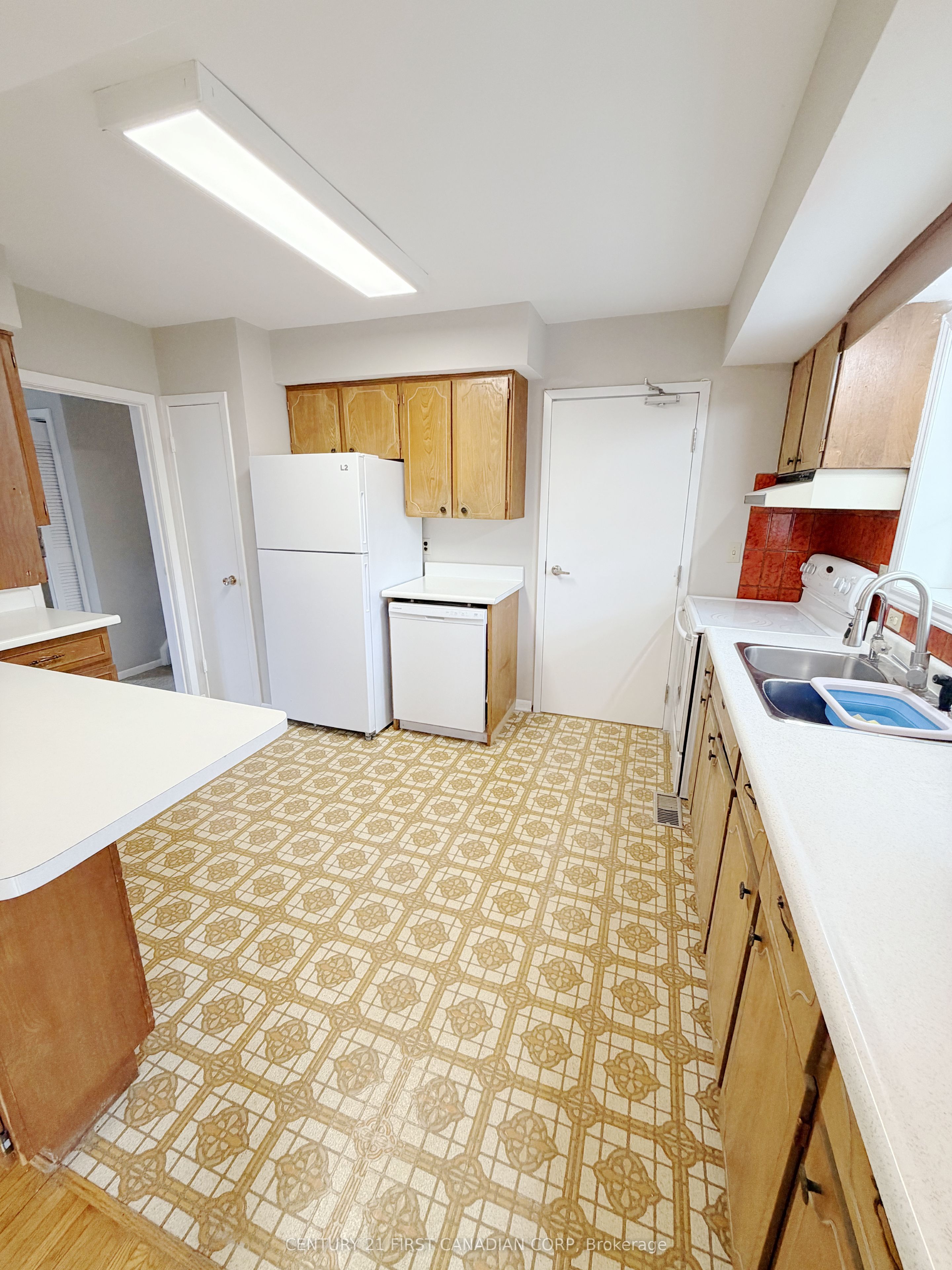 711 Algoma Avenue Upper Level Property Photo 10