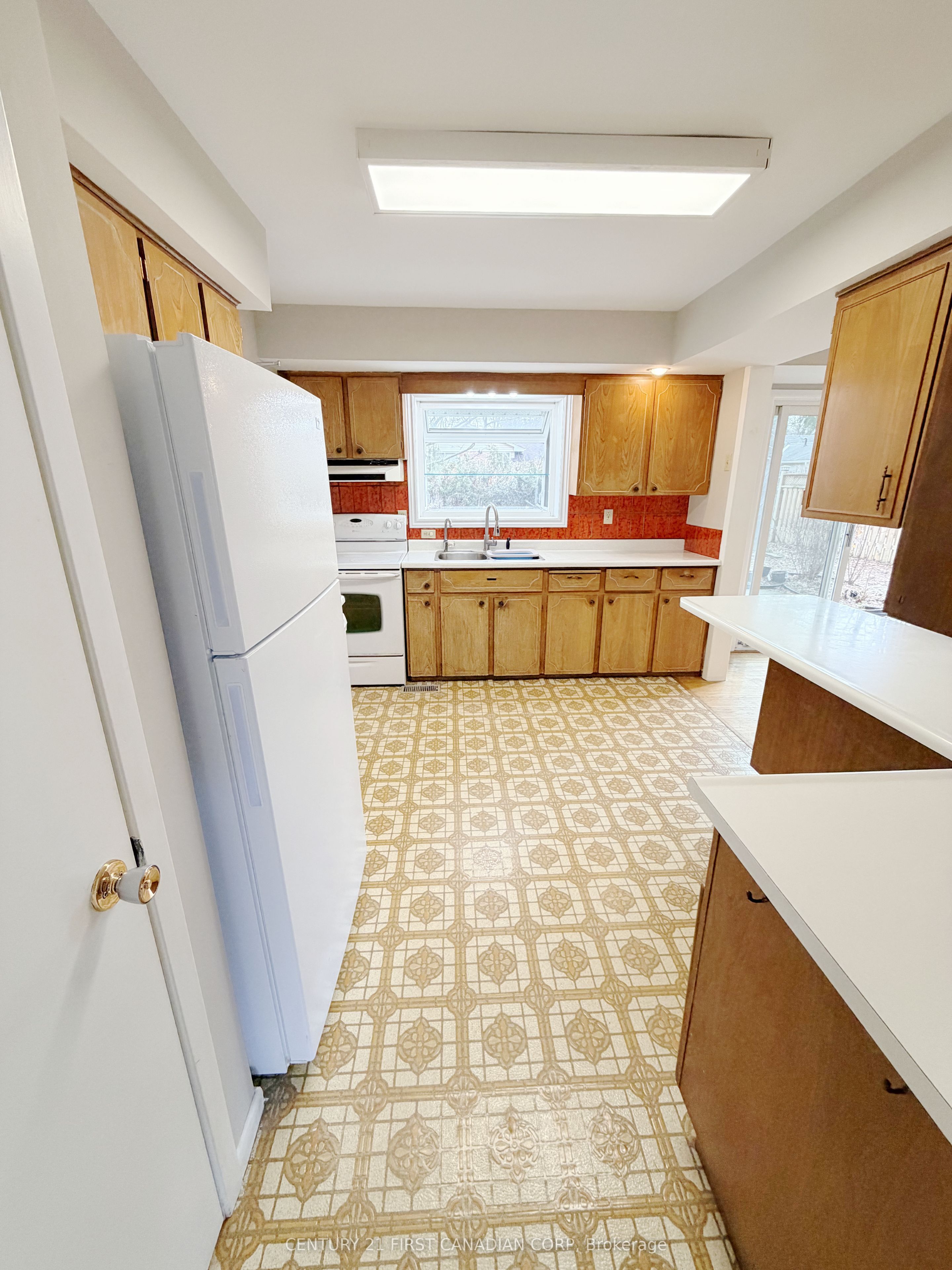 711 Algoma Avenue Upper Level Property Photo 11