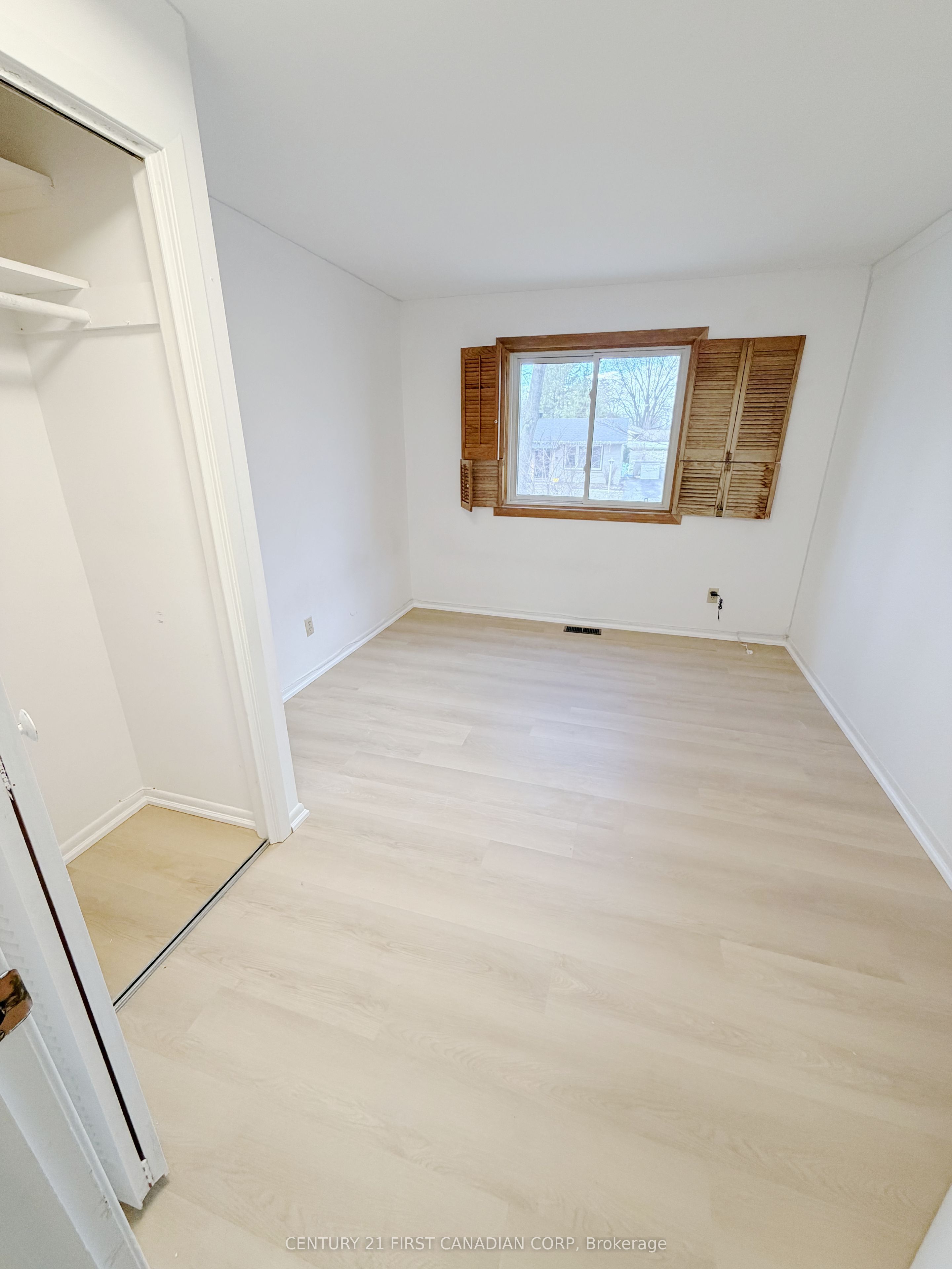 711 Algoma Avenue Upper Level Property Photo 12