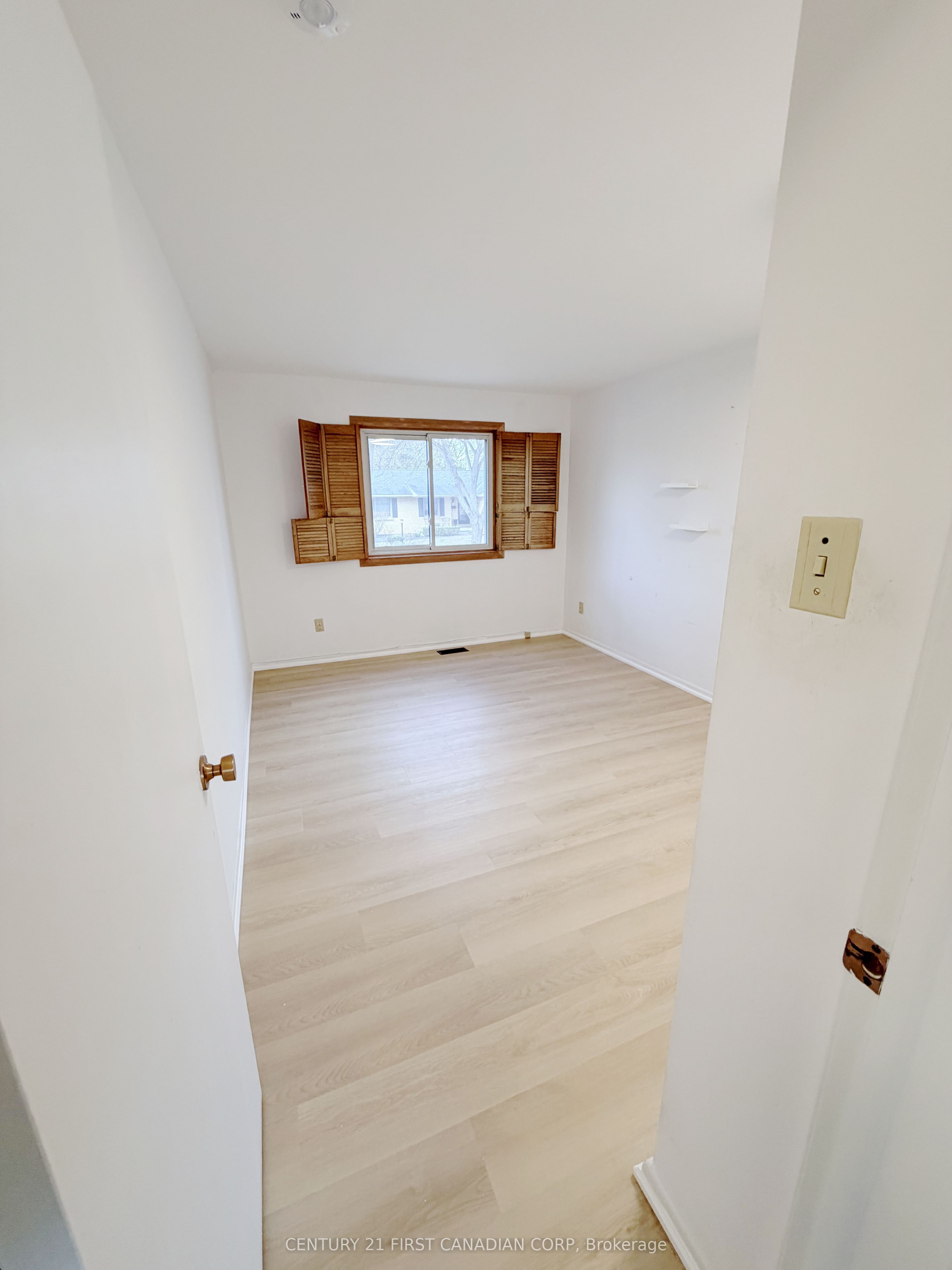 711 Algoma Avenue Upper Level Property Photo 13