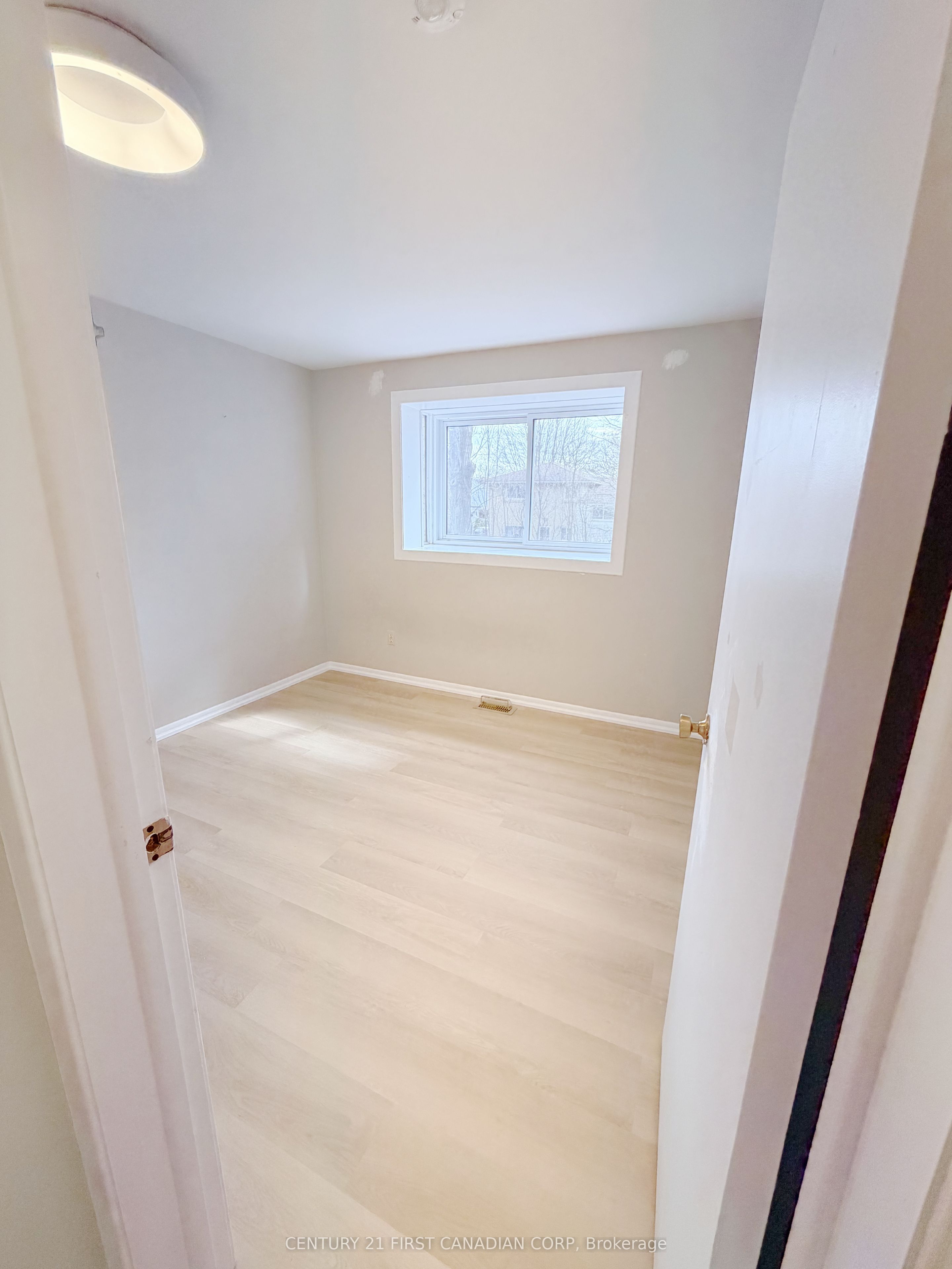 711 Algoma Avenue Upper Level Property Photo 15