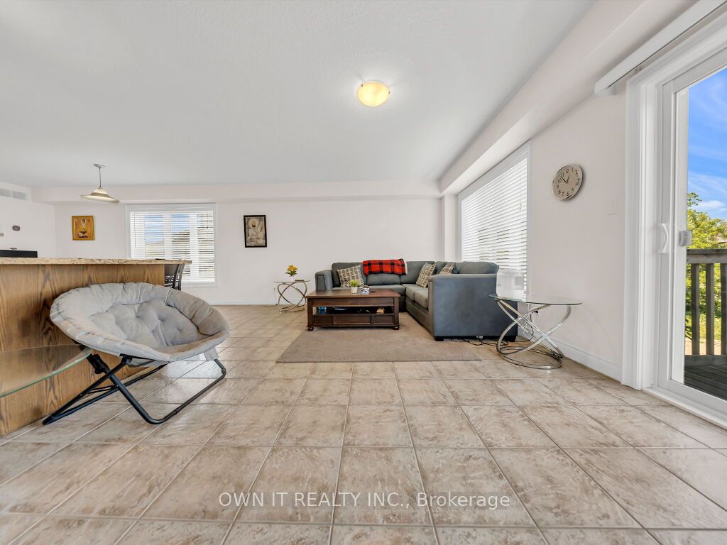 1192 Caen Avenue Property Photo 9