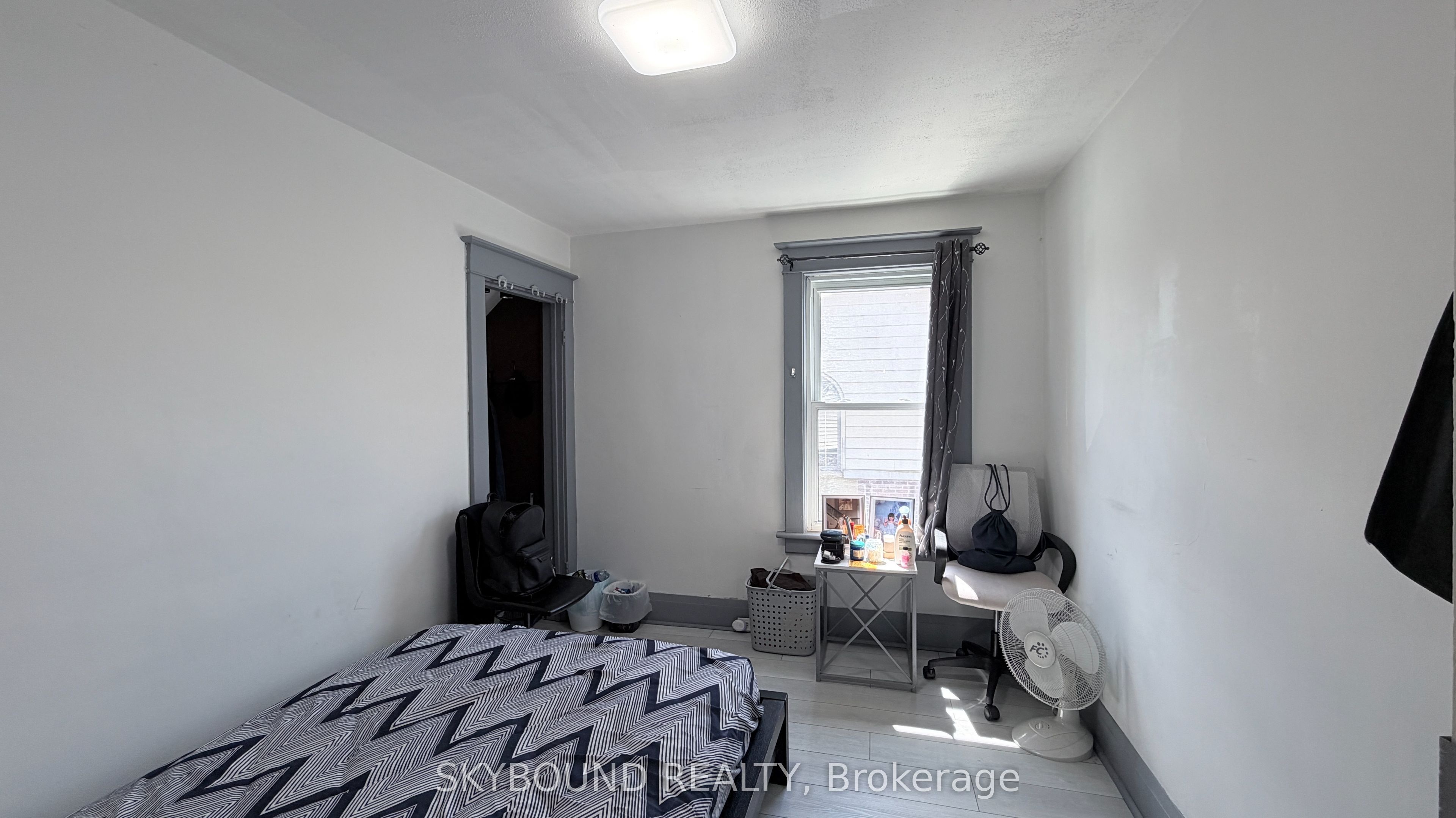 5113 St Lawrence Avenue Property Photo 10