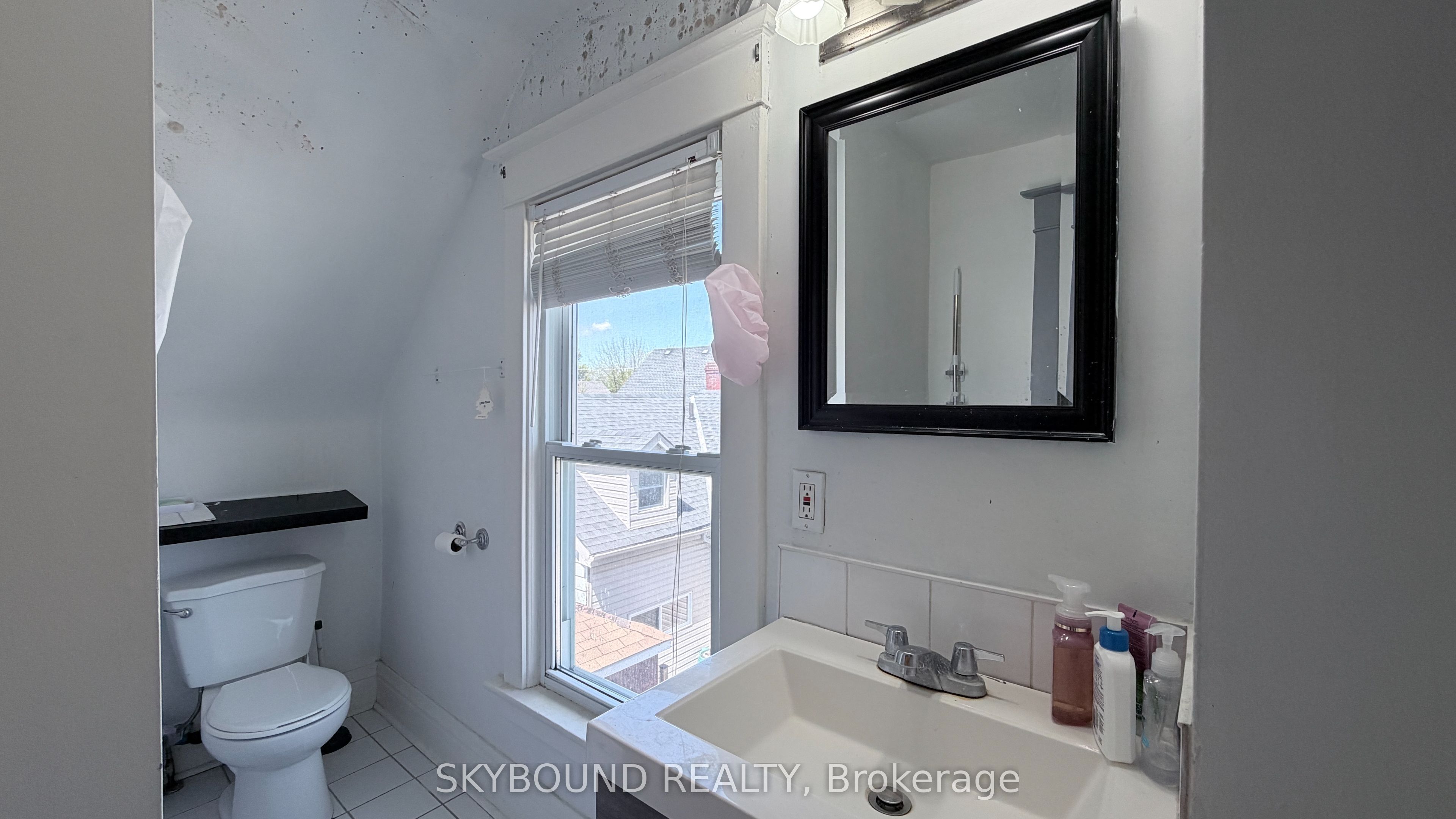 5113 St Lawrence Avenue Property Photo 11
