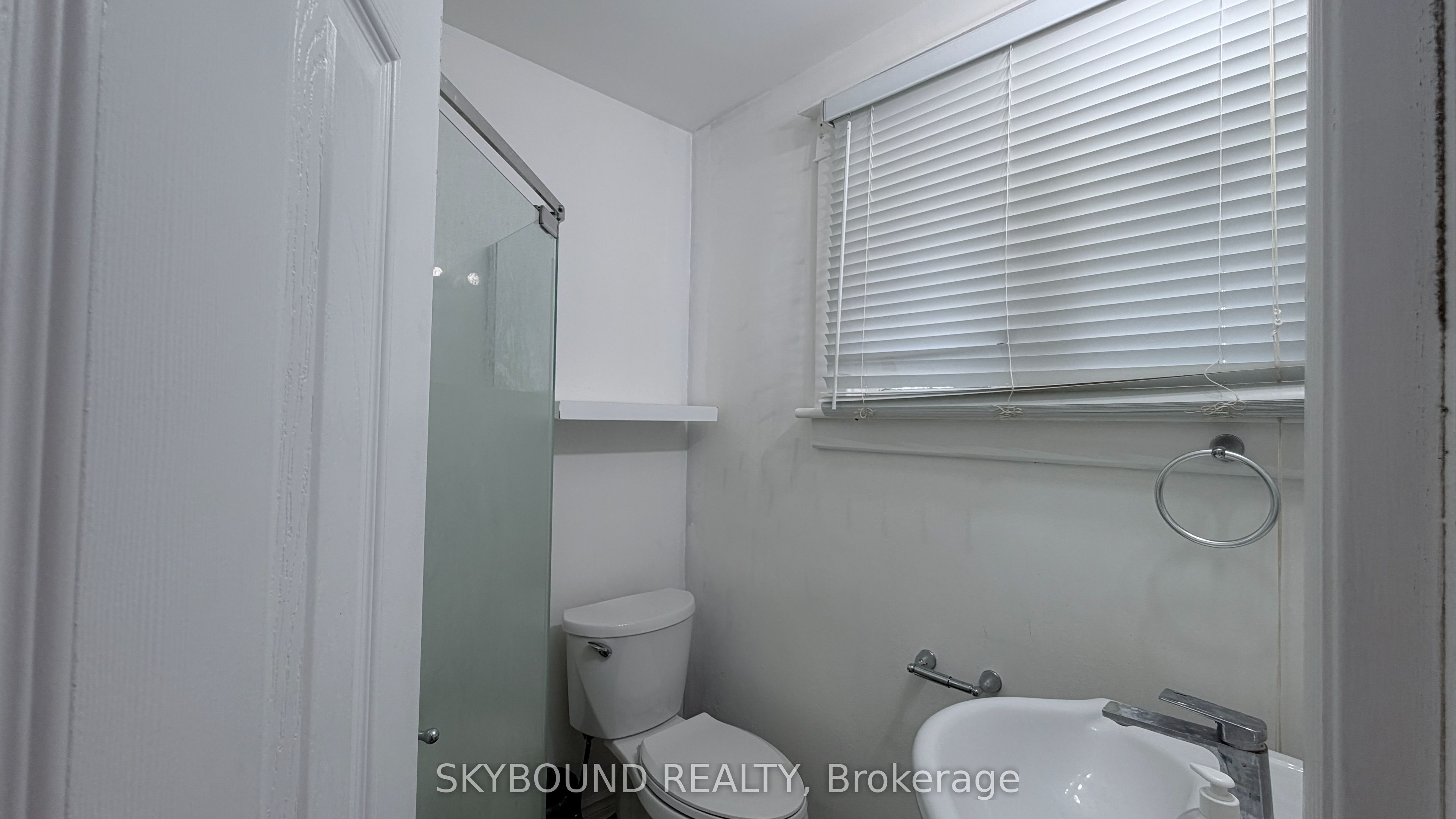 5113 St Lawrence Avenue Property Photo 13