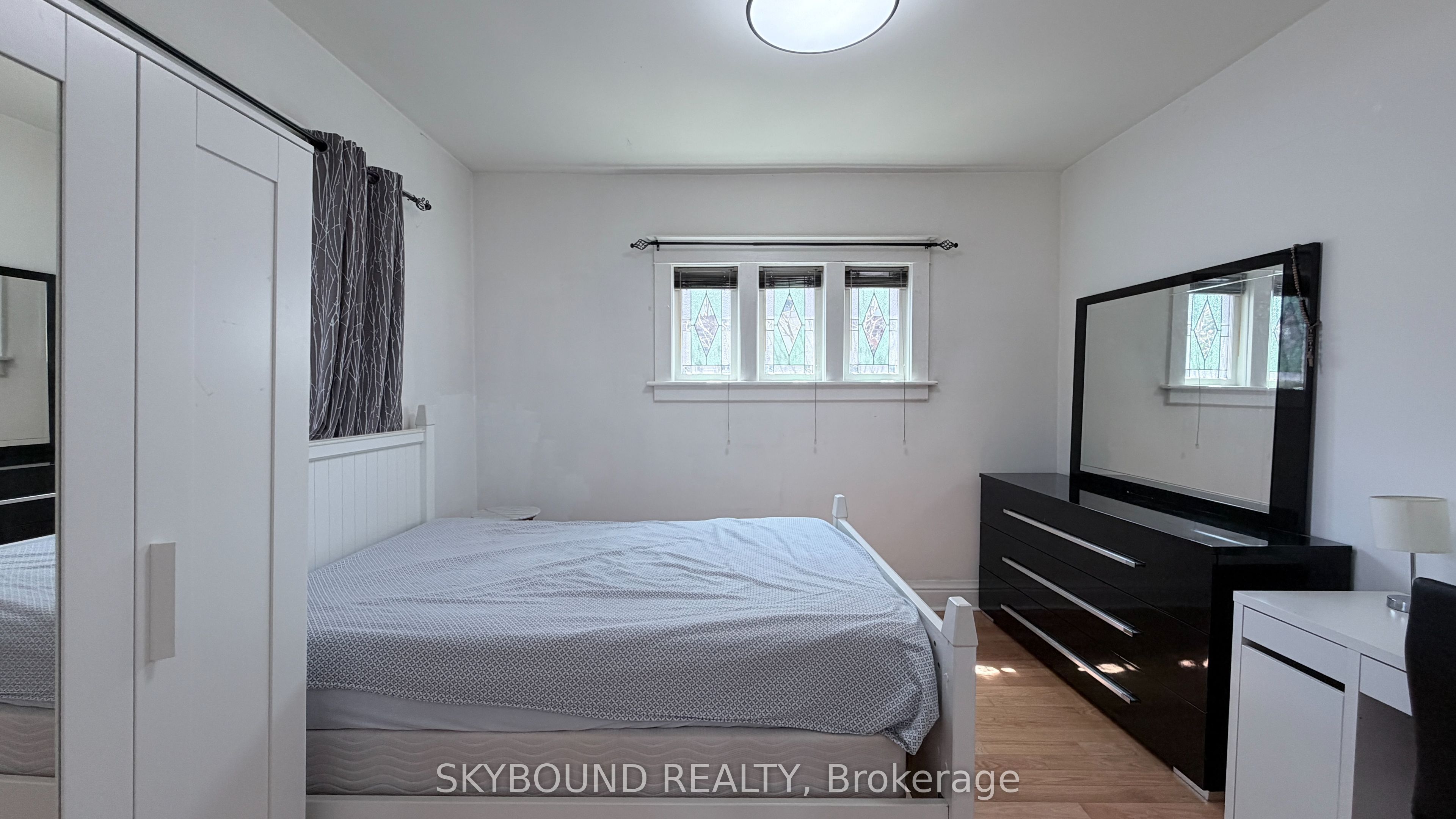 5113 St Lawrence Avenue Property Photo 14