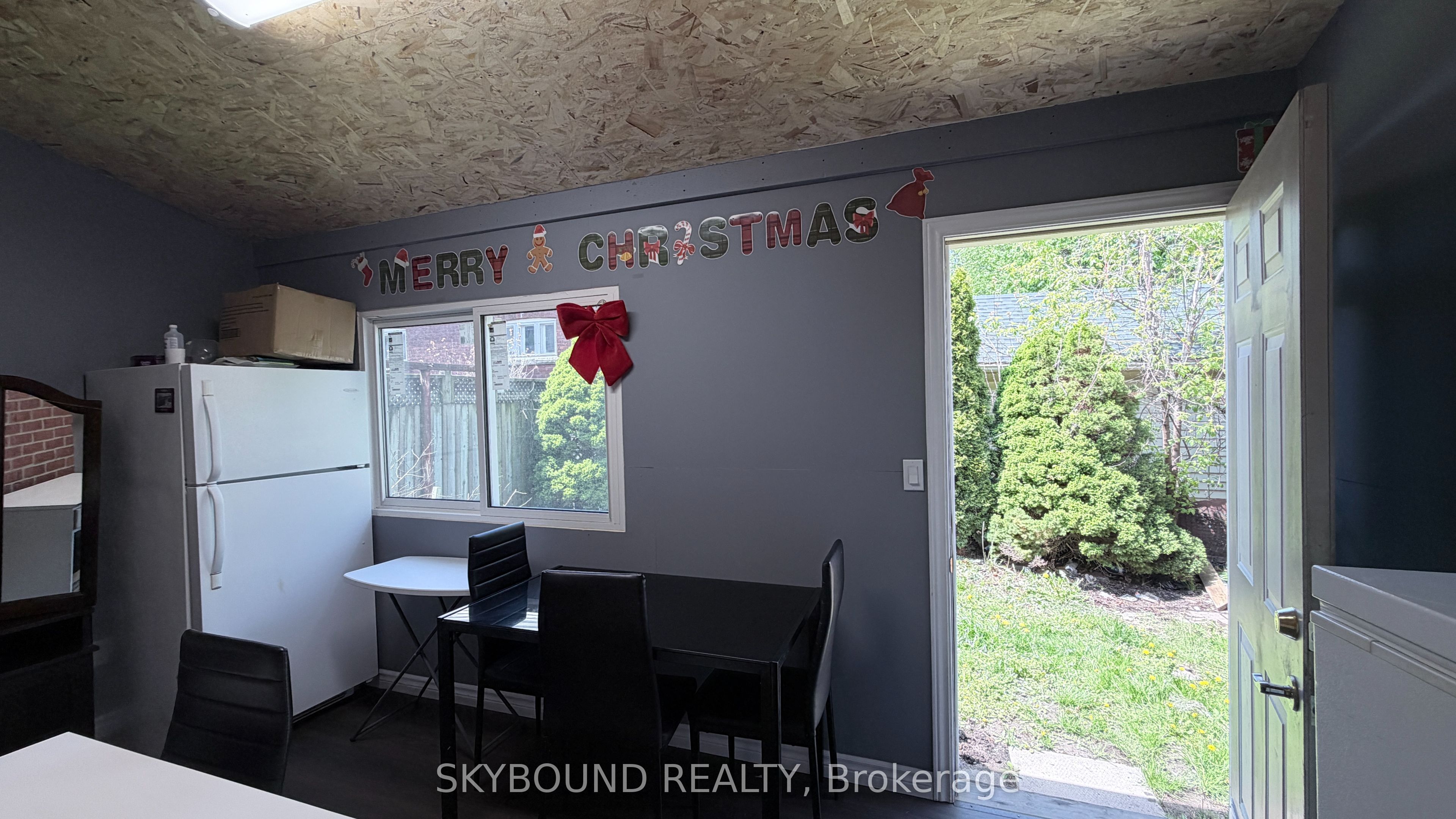 5113 St Lawrence Avenue Property Photo 19