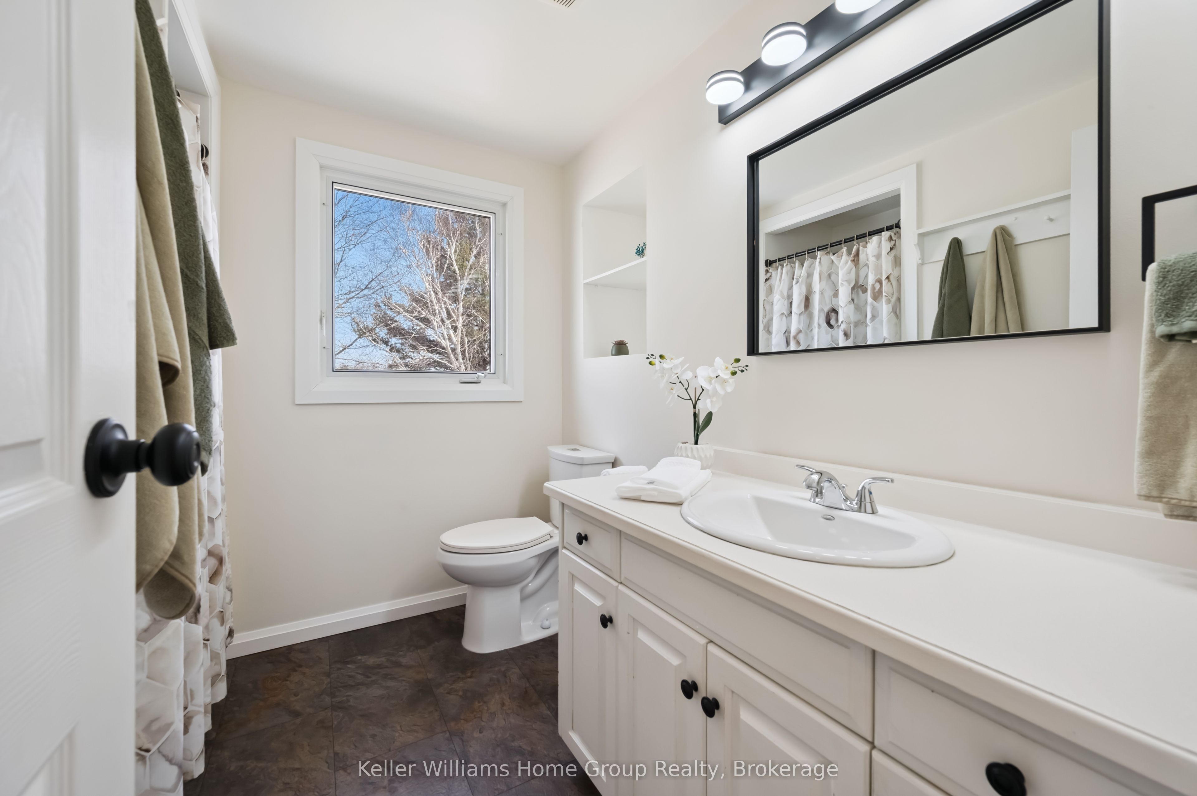 5789 Seventh Line Property Photo 17