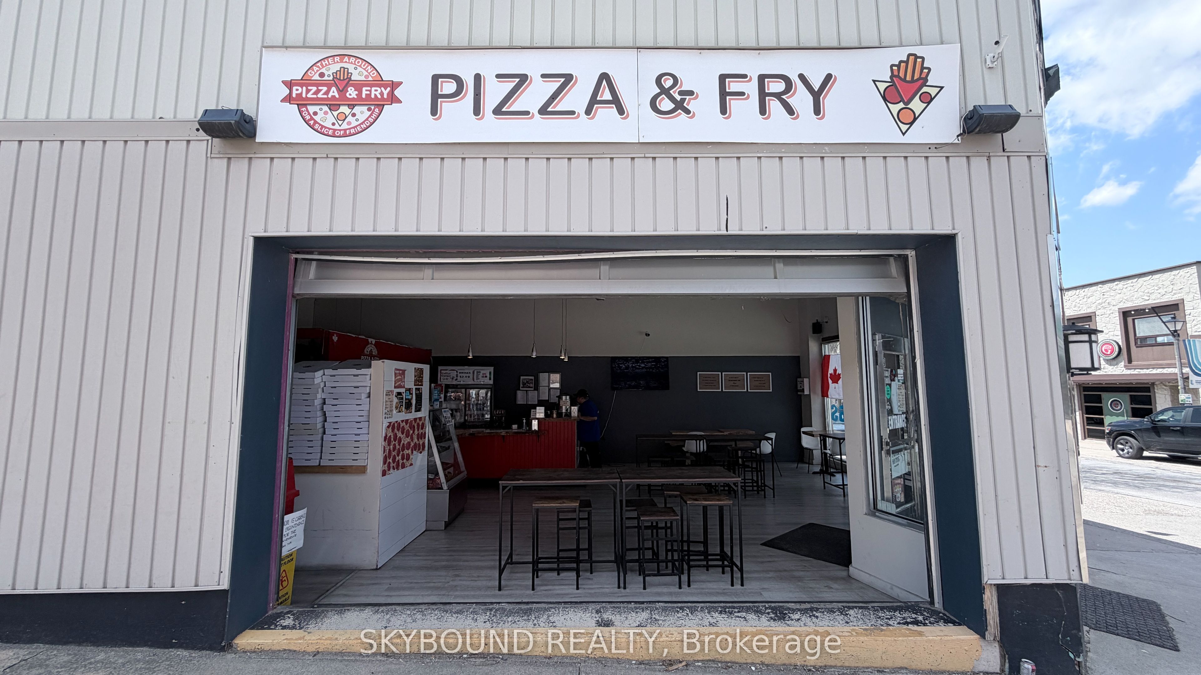 4572 Queen Street Property Photo 6