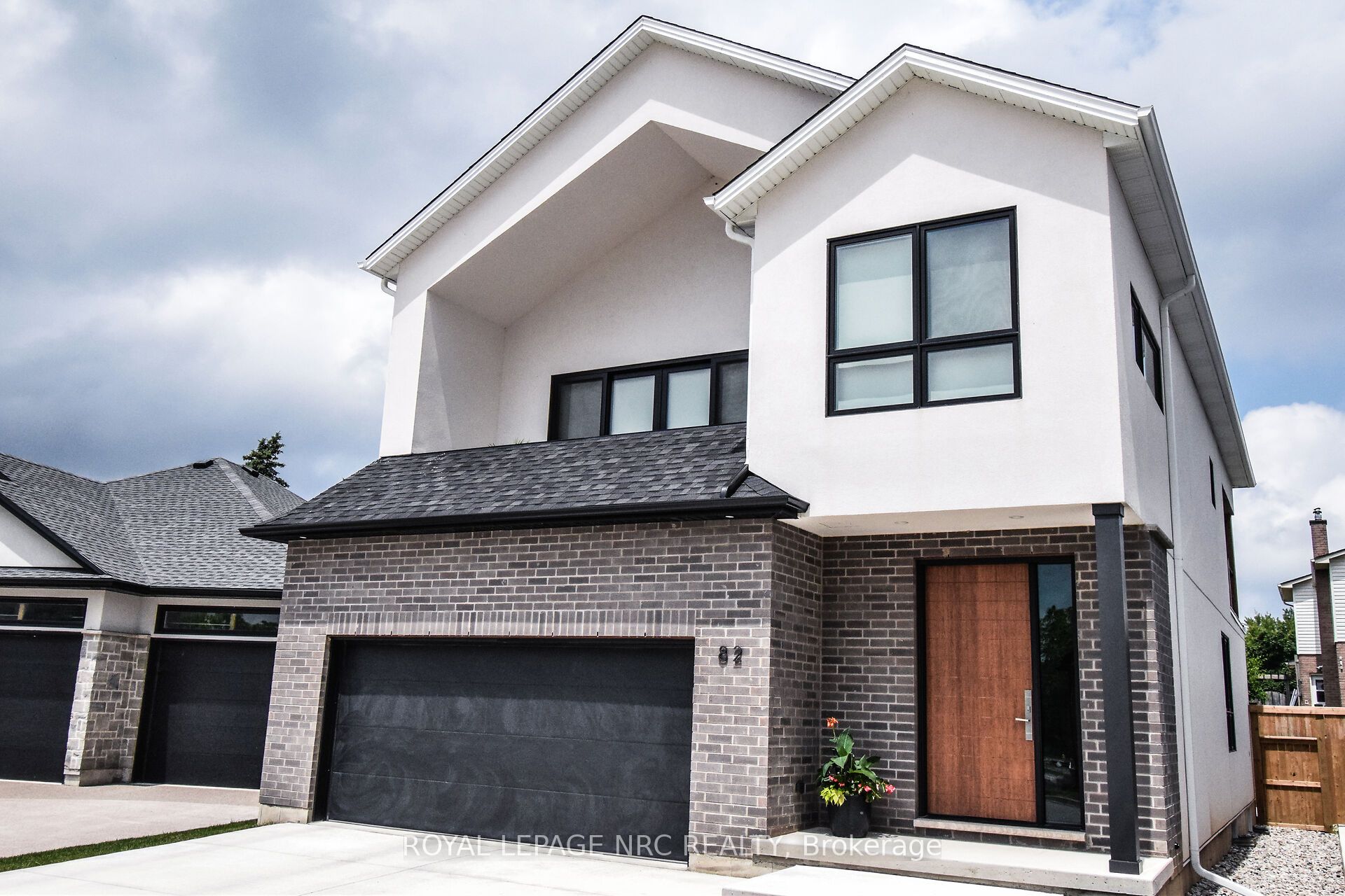 82 IVY Crescent Property Photo 1