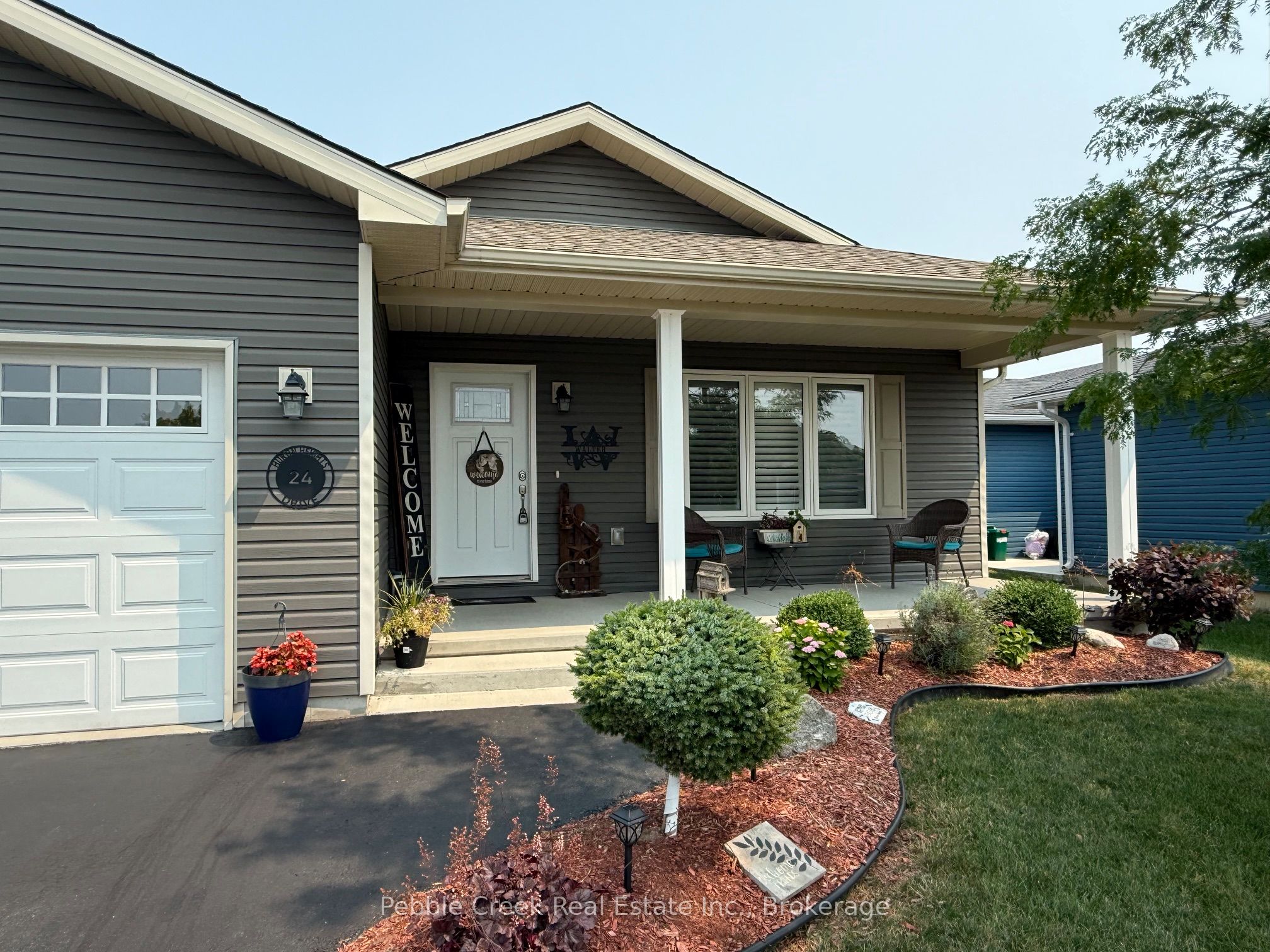 24 Huron Heights Drive Property Photo 2