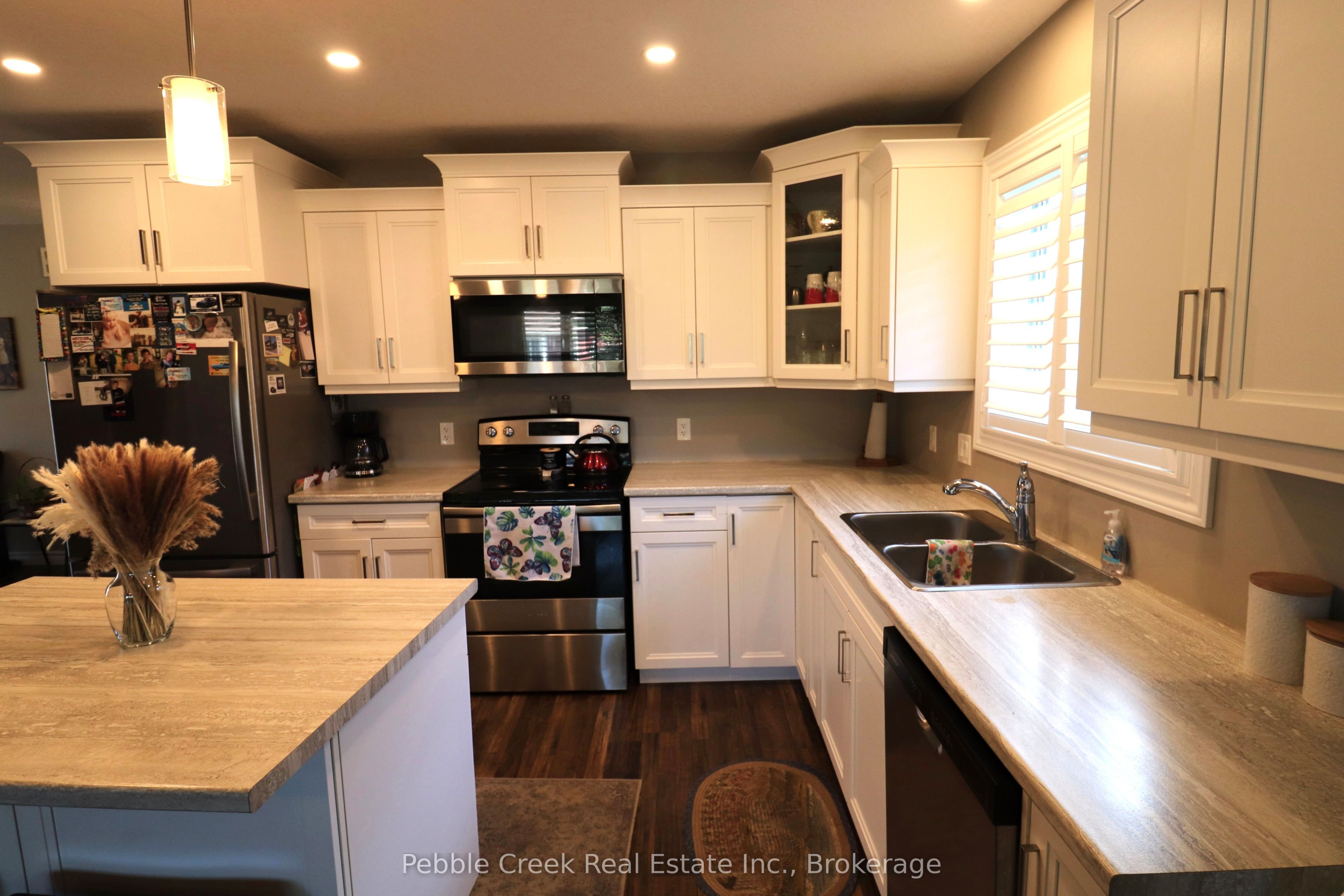 24 Huron Heights Drive Property Photo 8