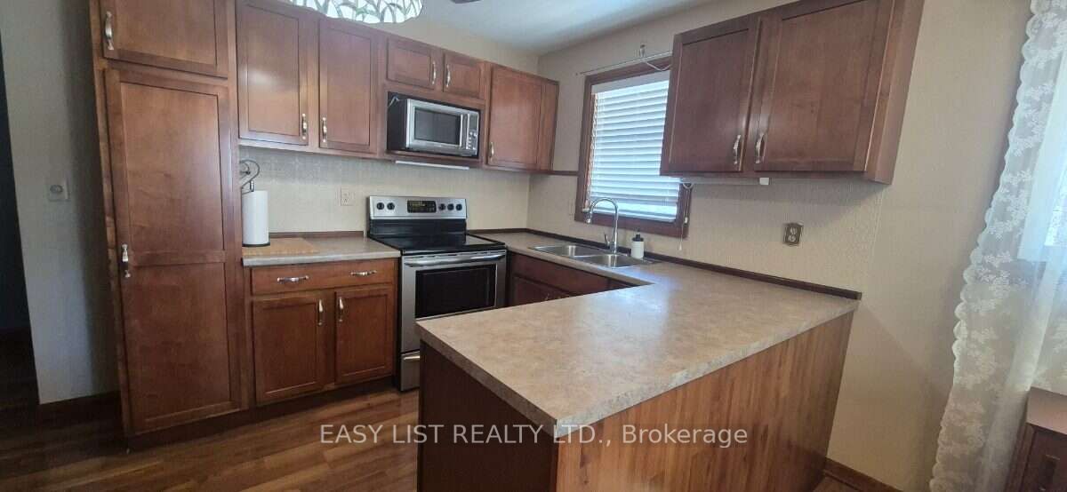 2371 Alexis Road Property Photo 3