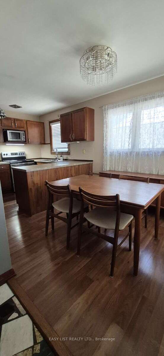 2371 Alexis Road Property Photo 4