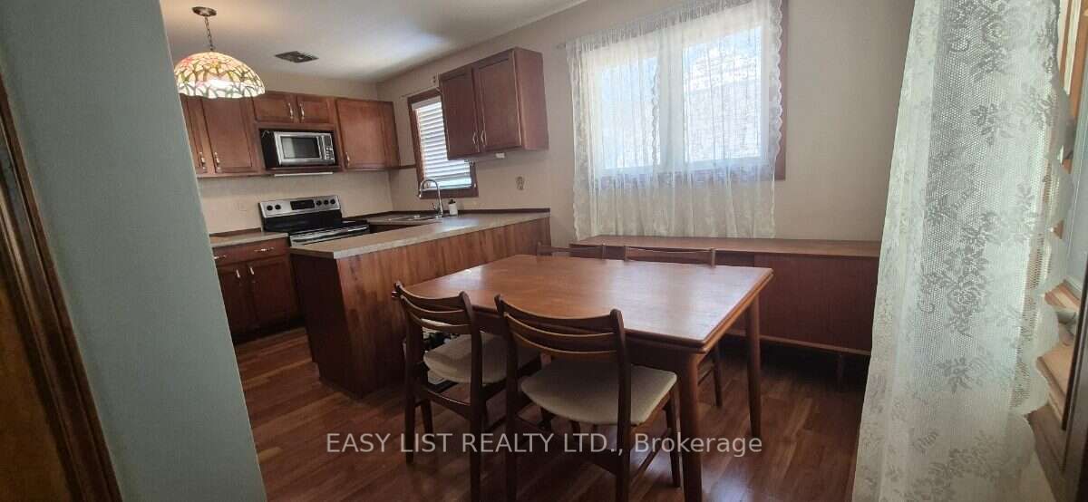 2371 Alexis Road Property Photo 5