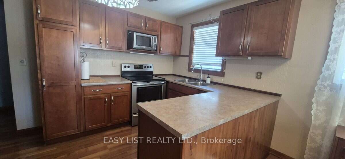 2371 Alexis Road Property Photo 7