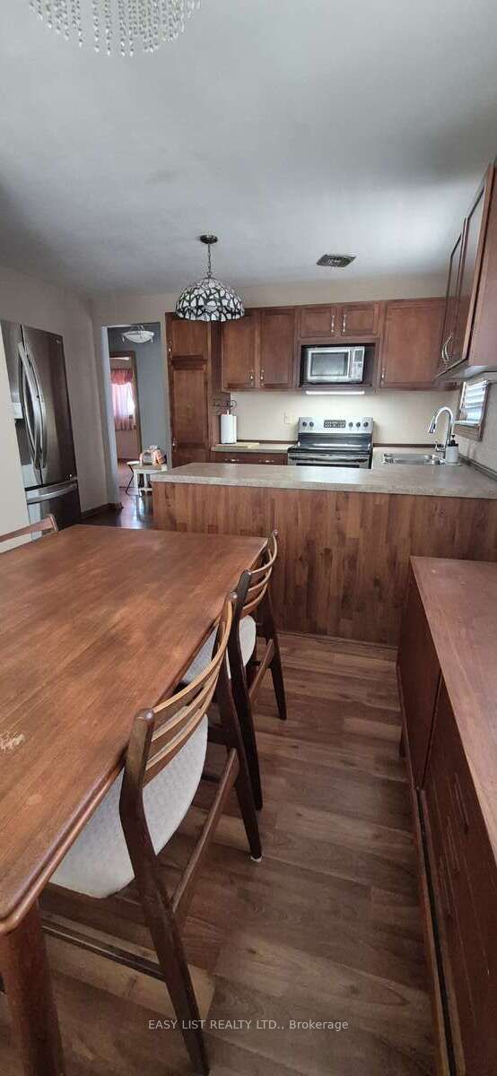 2371 Alexis Road Property Photo 8
