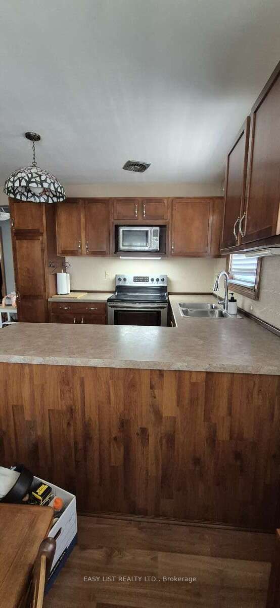 2371 Alexis Road Property Photo 9