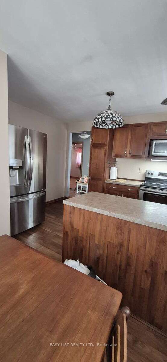 2371 Alexis Road Property Photo 10