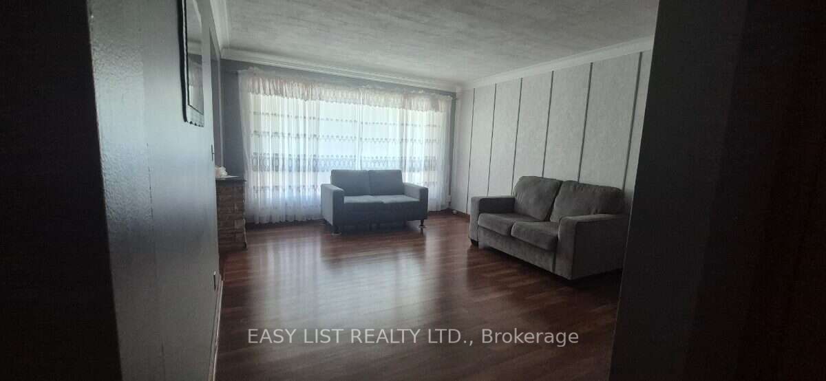 2371 Alexis Road Property Photo 11