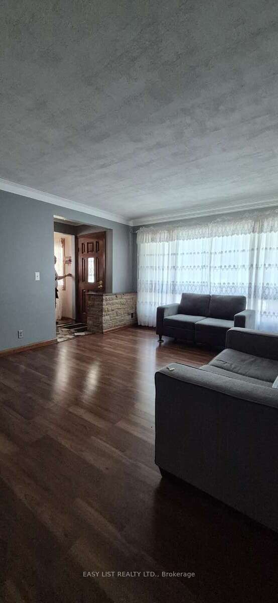 2371 Alexis Road Property Photo 13
