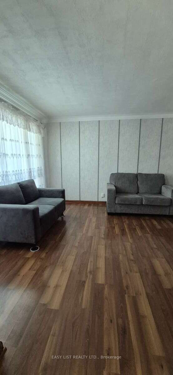 2371 Alexis Road Property Photo 14