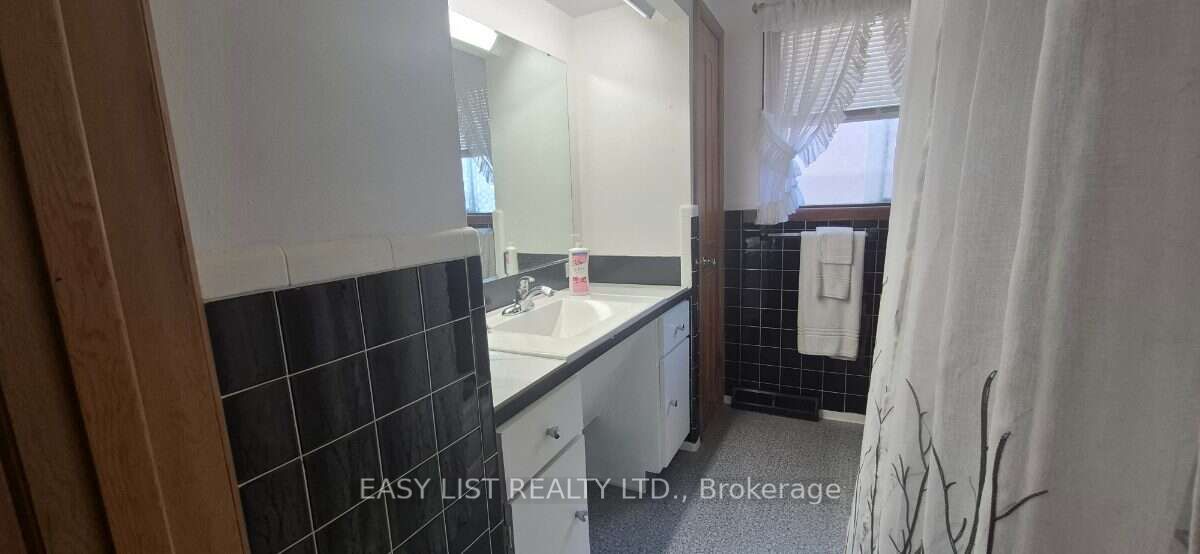 2371 Alexis Road Property Photo 21