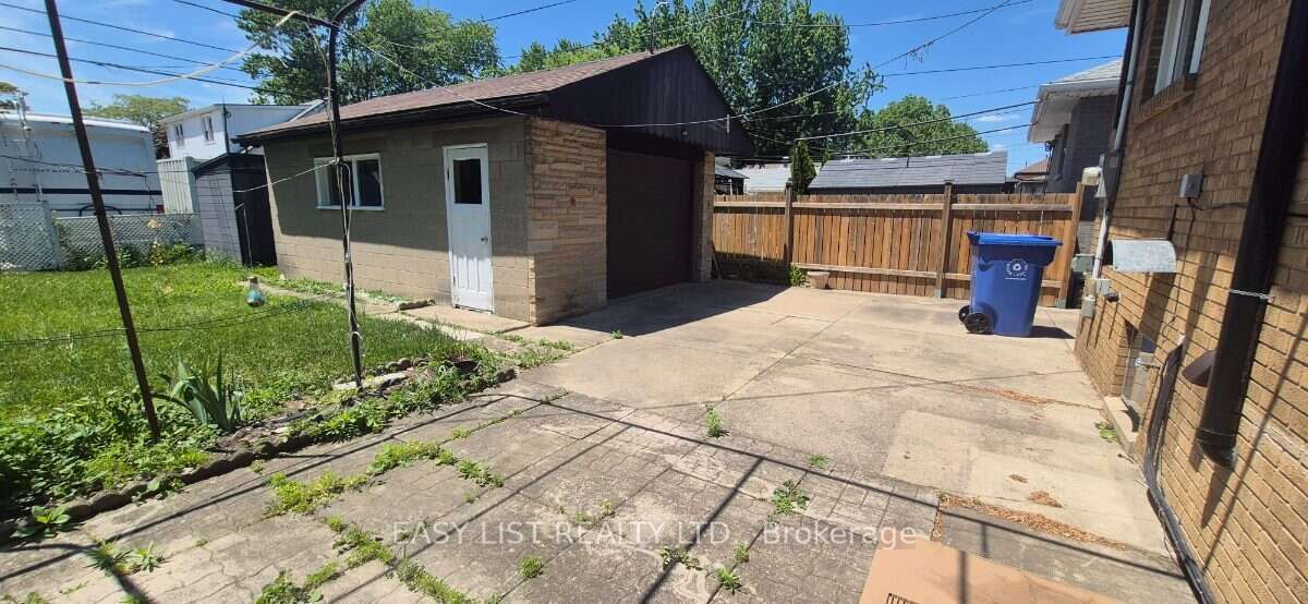 2371 Alexis Road Property Photo 41