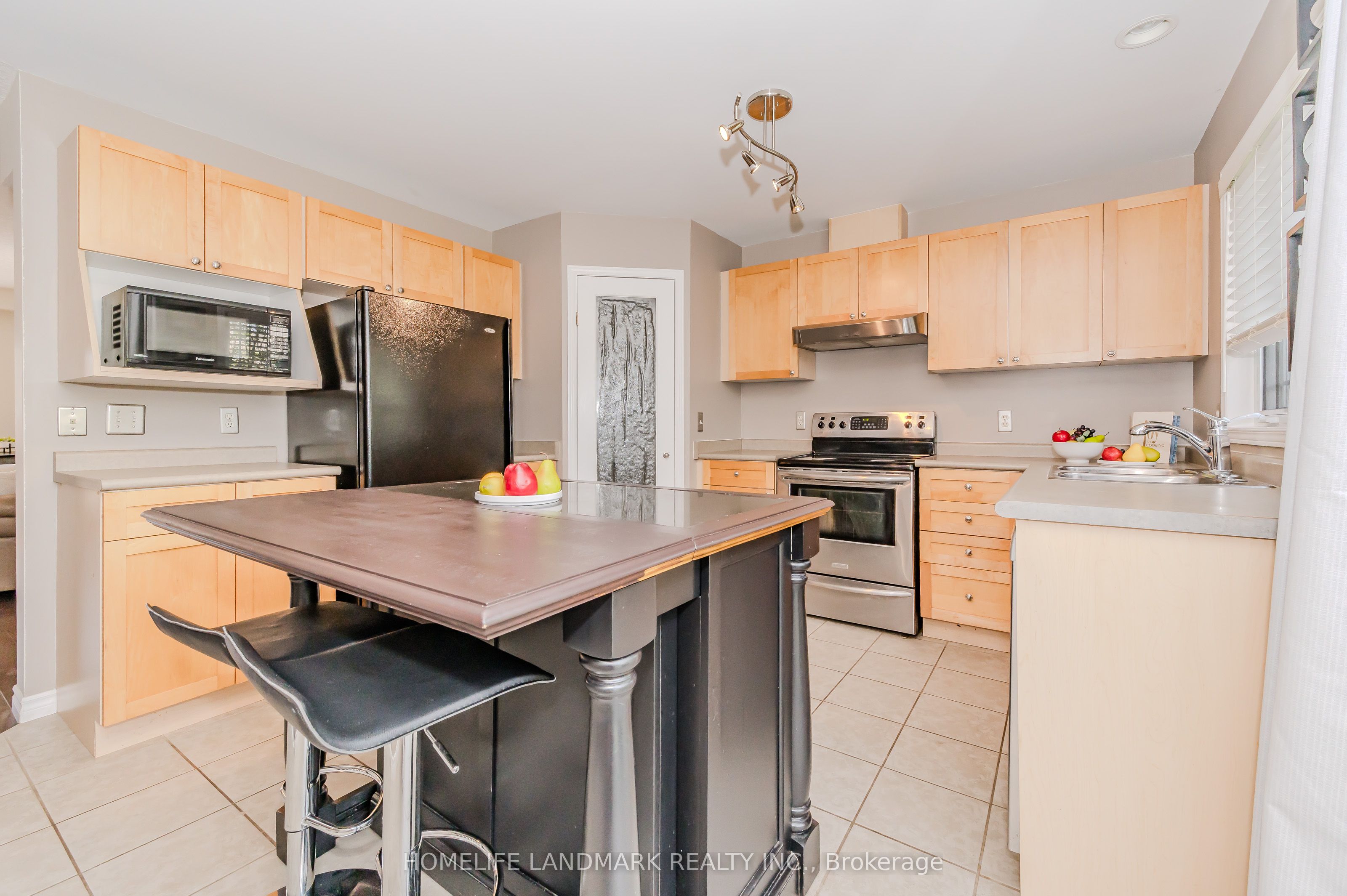 7 Whitehall Lane Property Photo 15