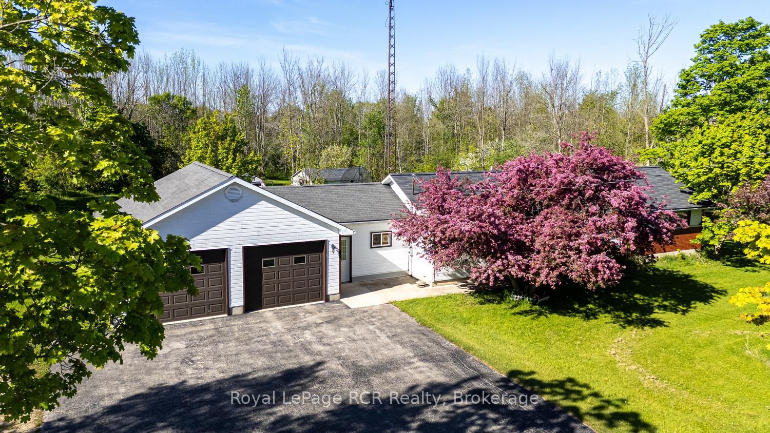 873 14th Street W Property Photo 2