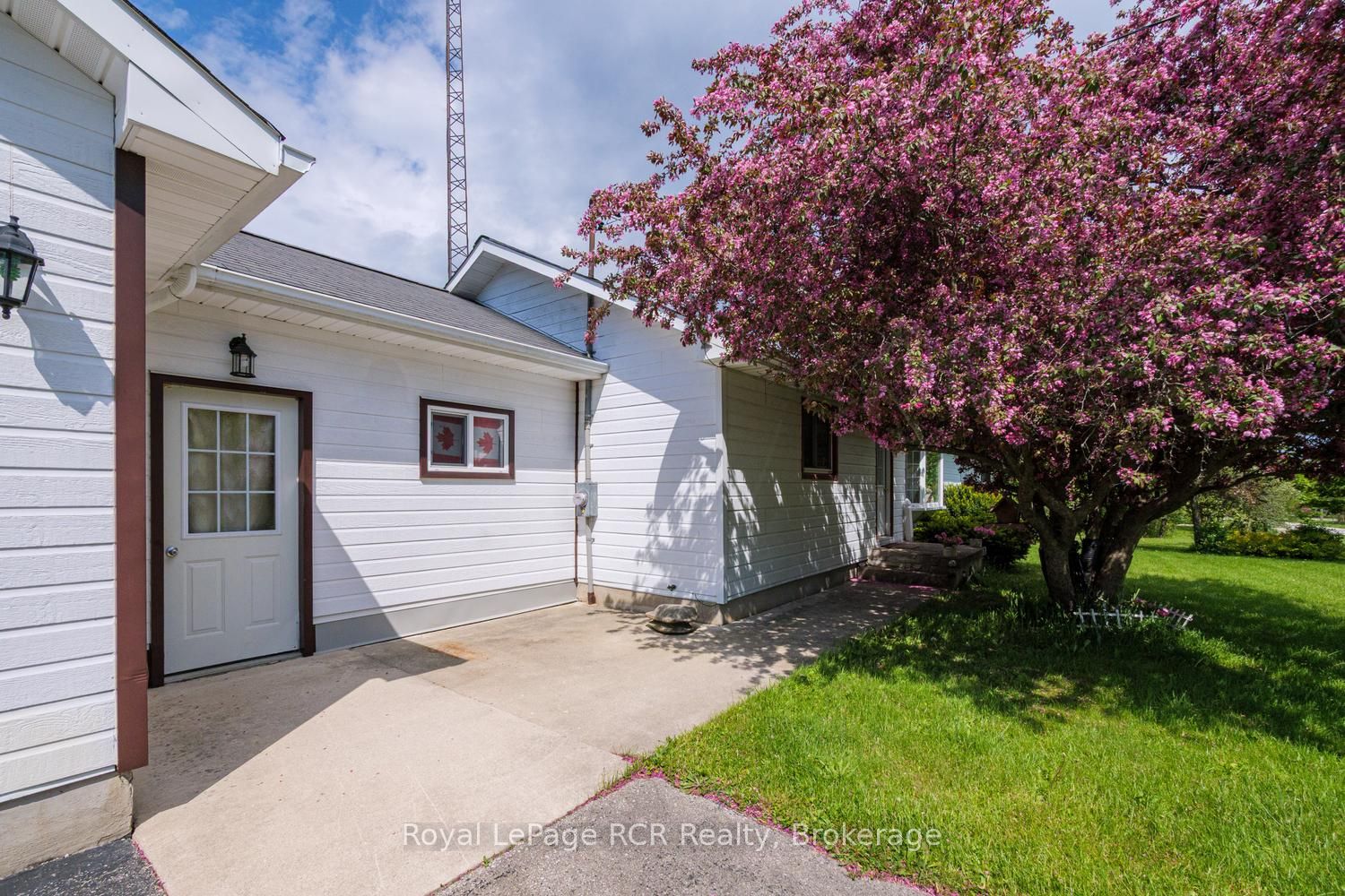 873 14th Street W Property Photo 7