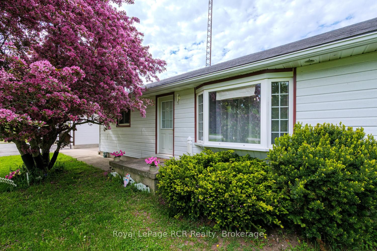 873 14th Street W Property Photo 9