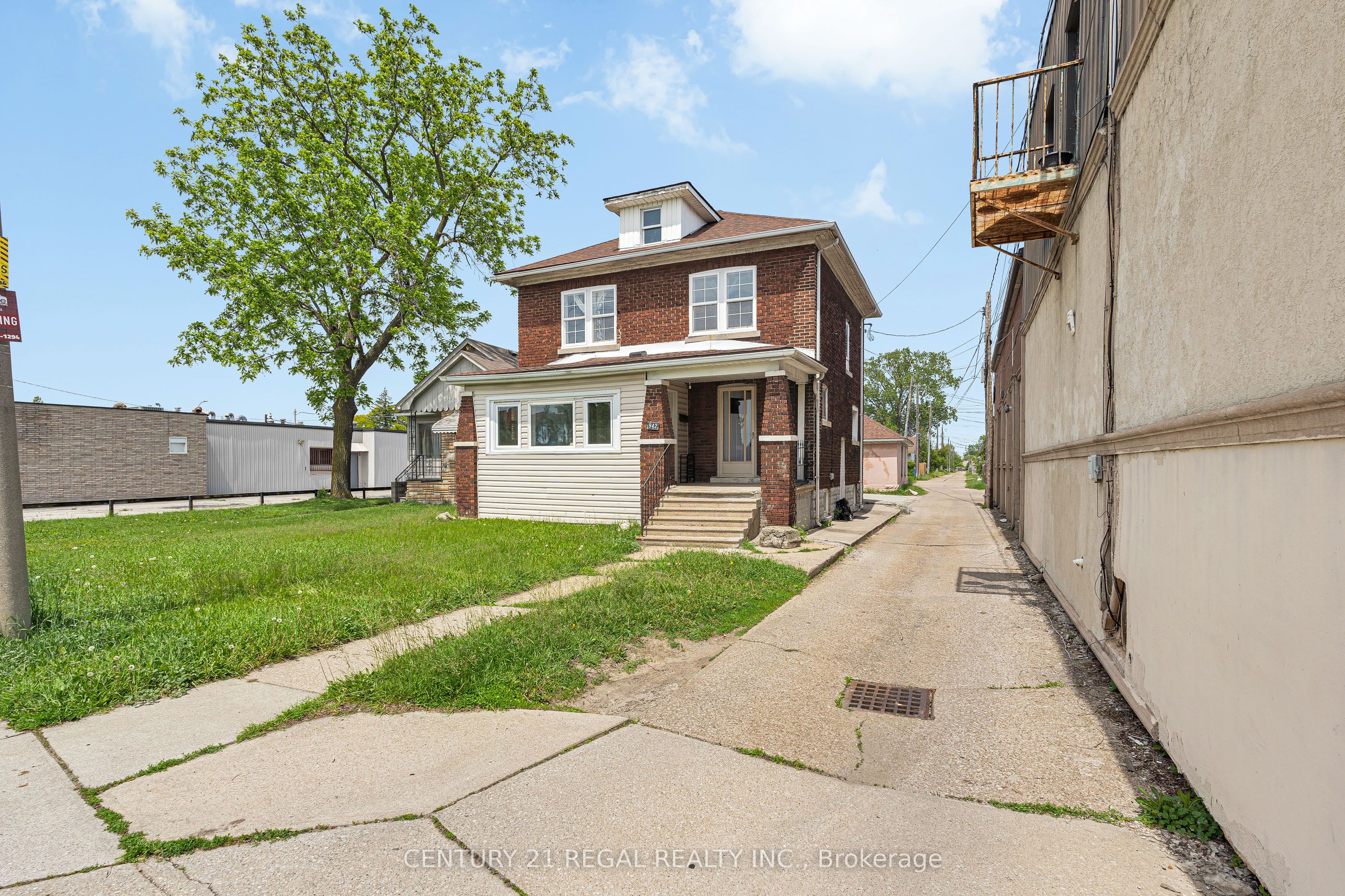 942 Tecumseh Road E Property Photo 1