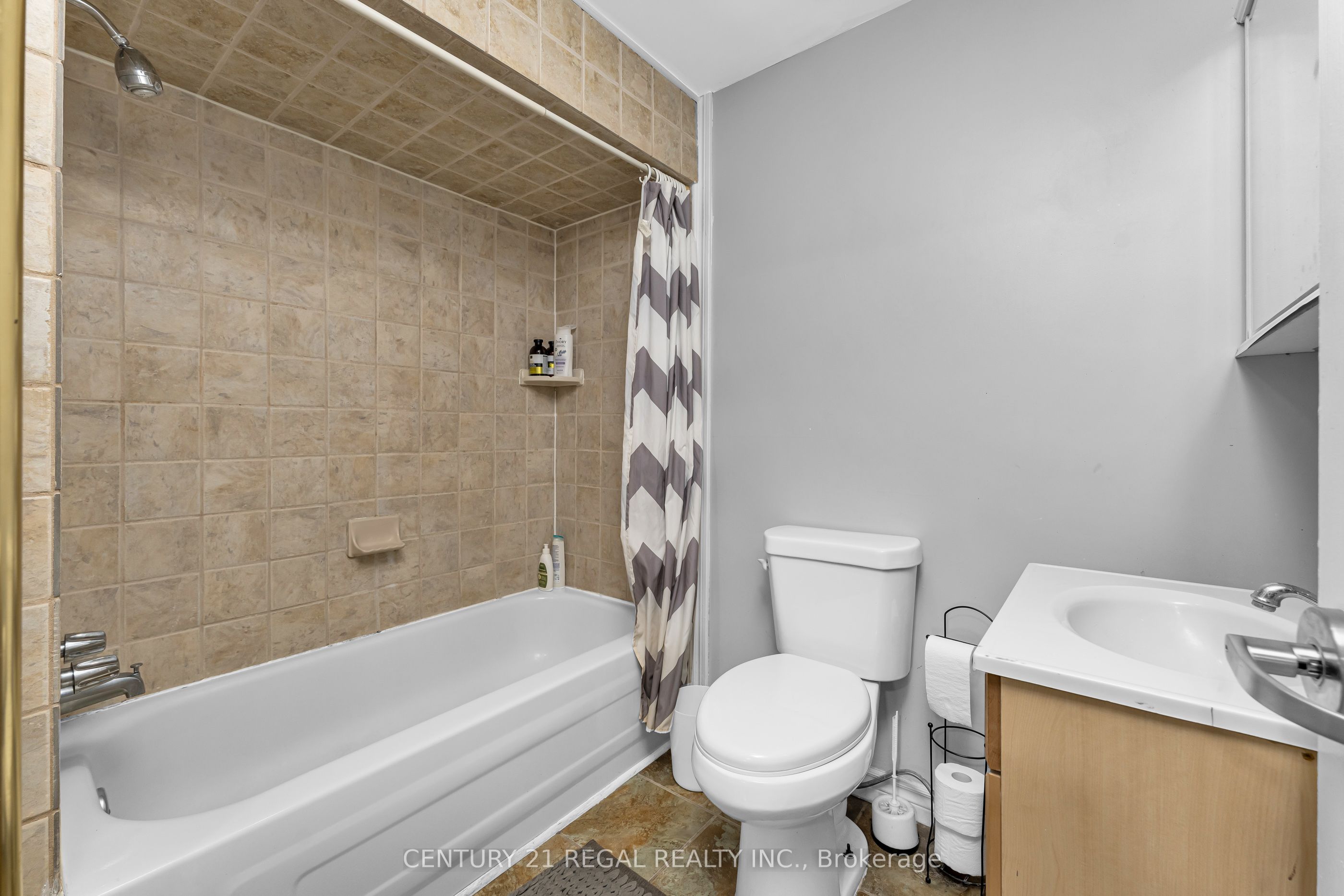 942 Tecumseh Road E Property Photo 13