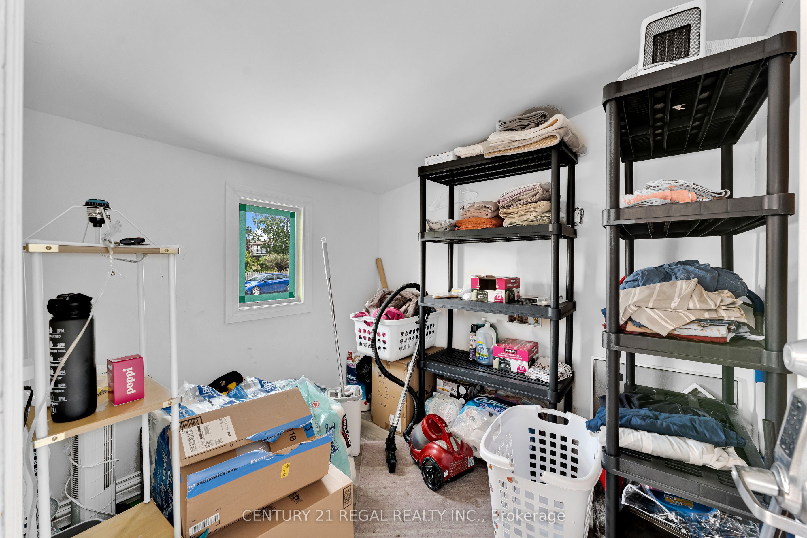 942 Tecumseh Road E Property Photo 14