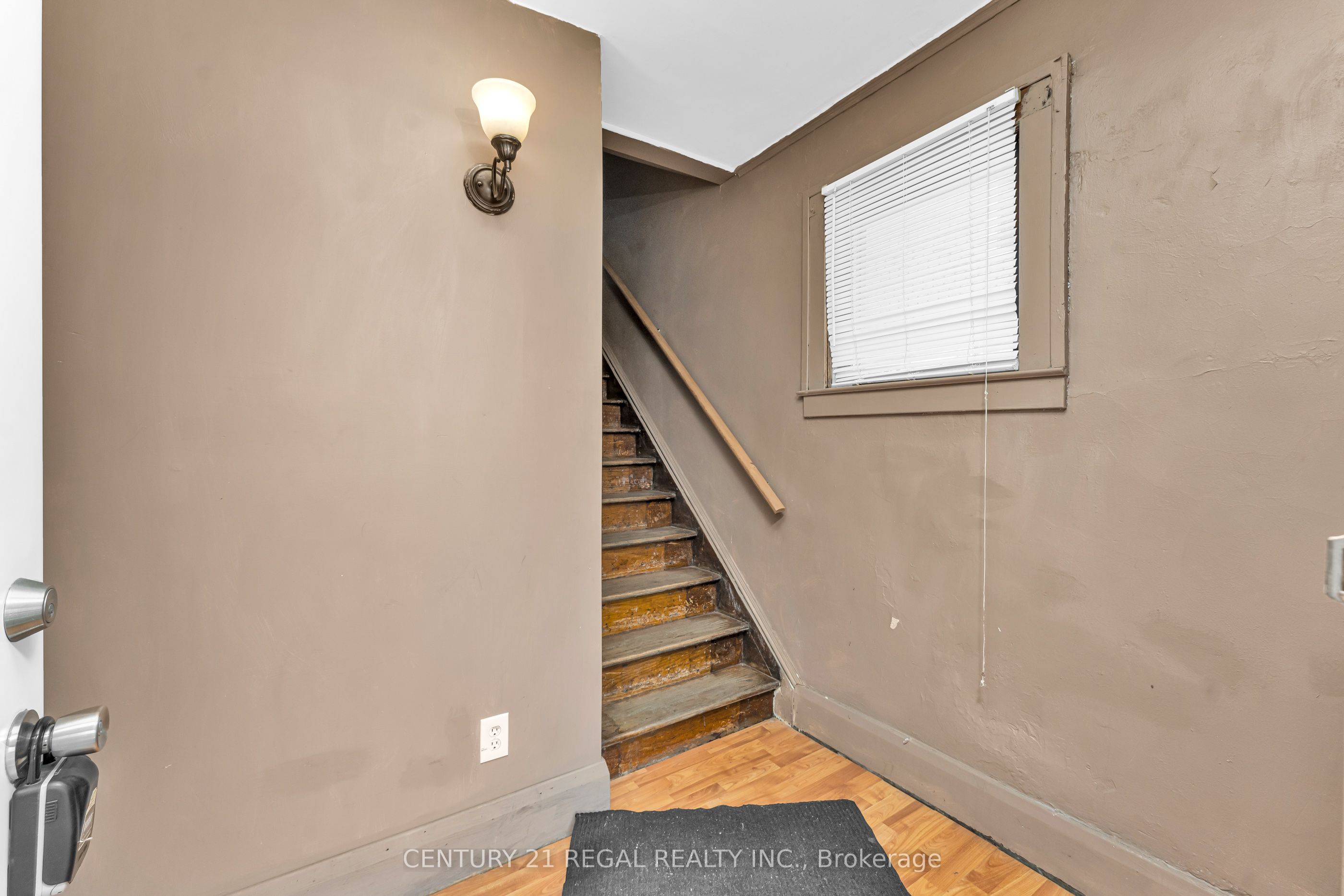 942 Tecumseh Road E Property Photo 15