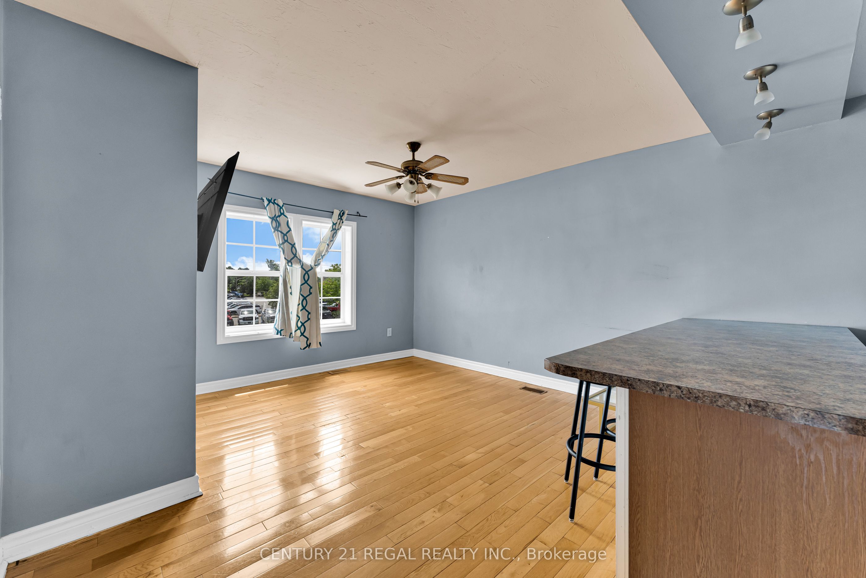 942 Tecumseh Road E Property Photo 16