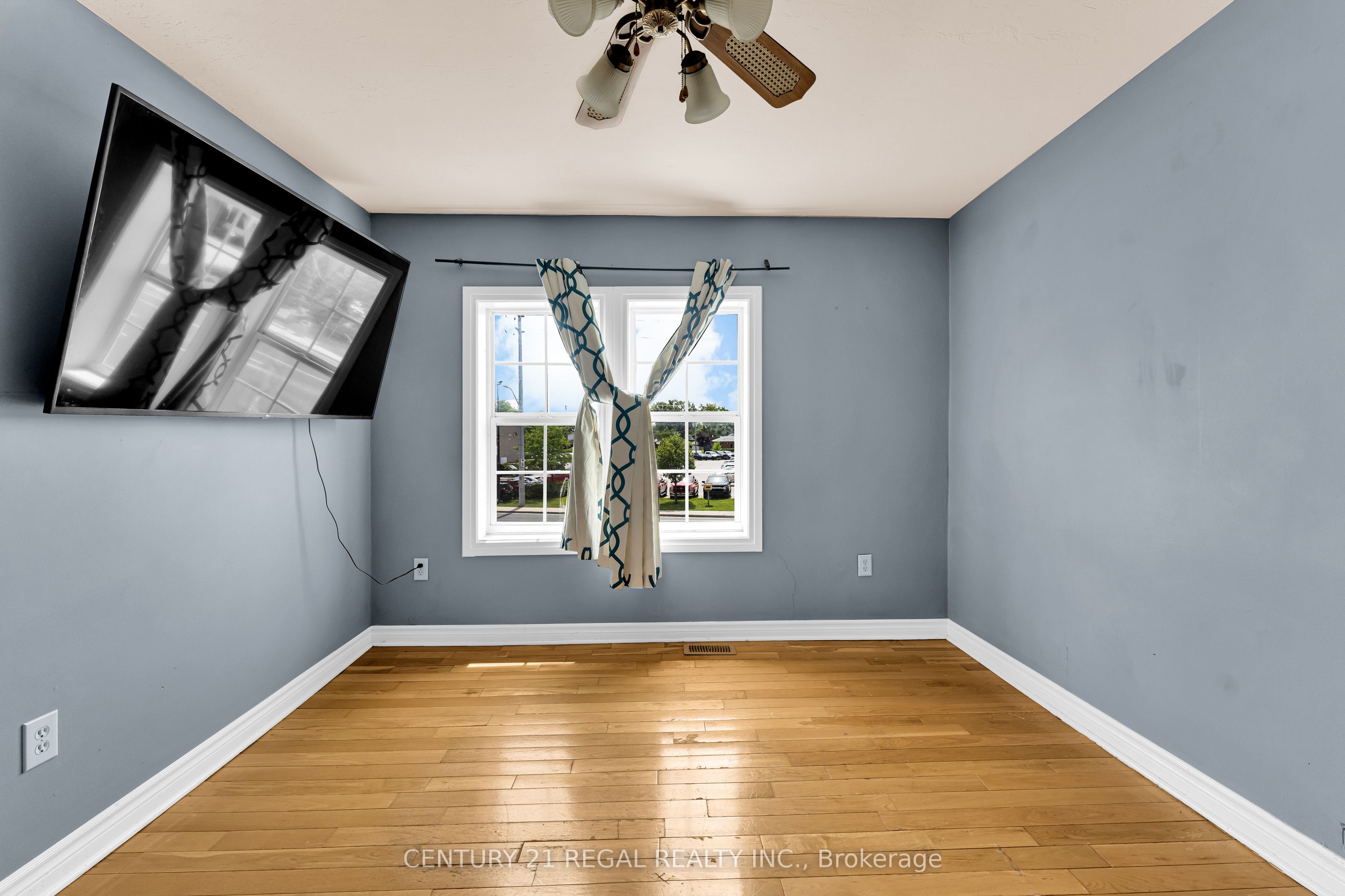 942 Tecumseh Road E Property Photo 17