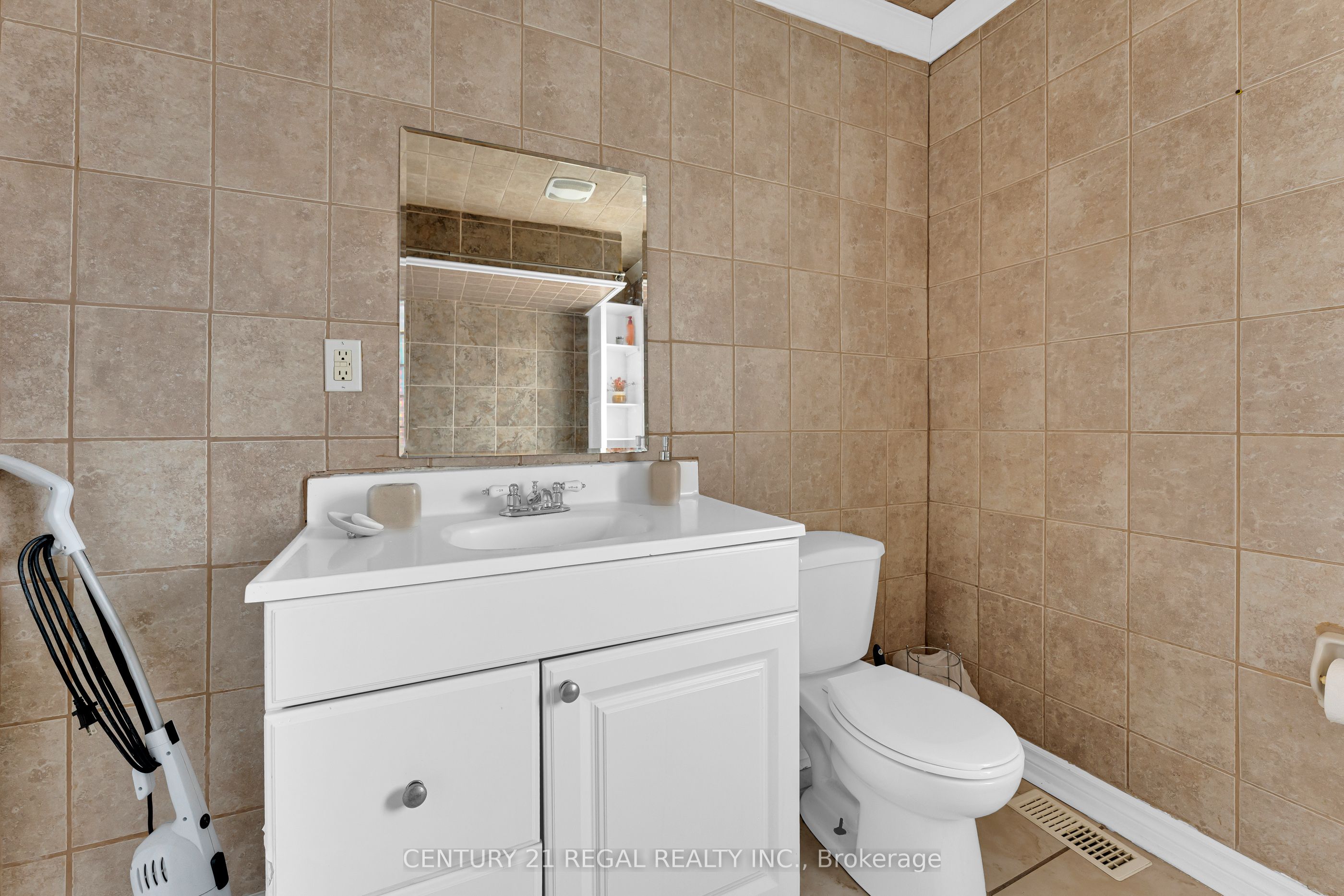 942 Tecumseh Road E Property Photo 24