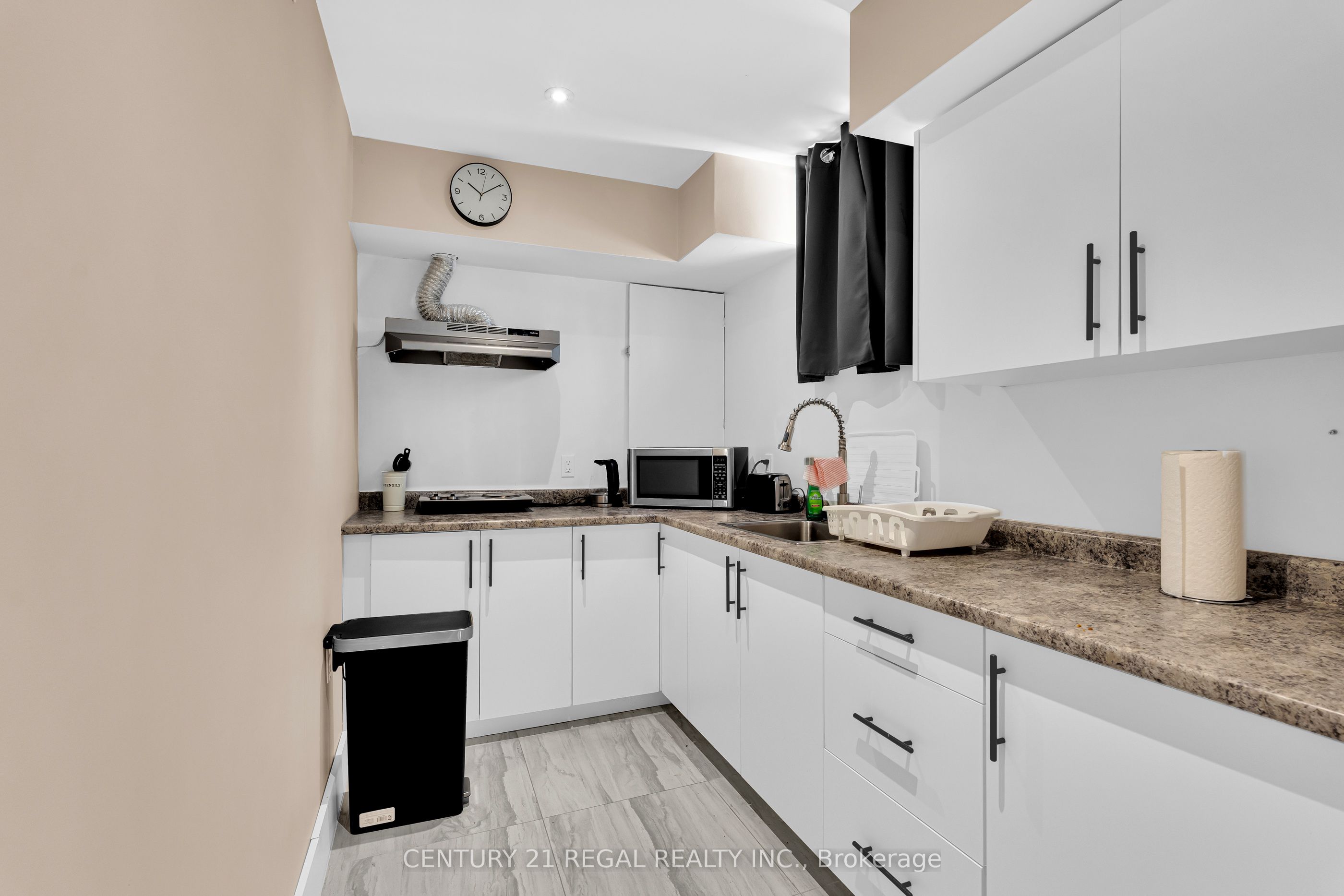 942 Tecumseh Road E Property Photo 29